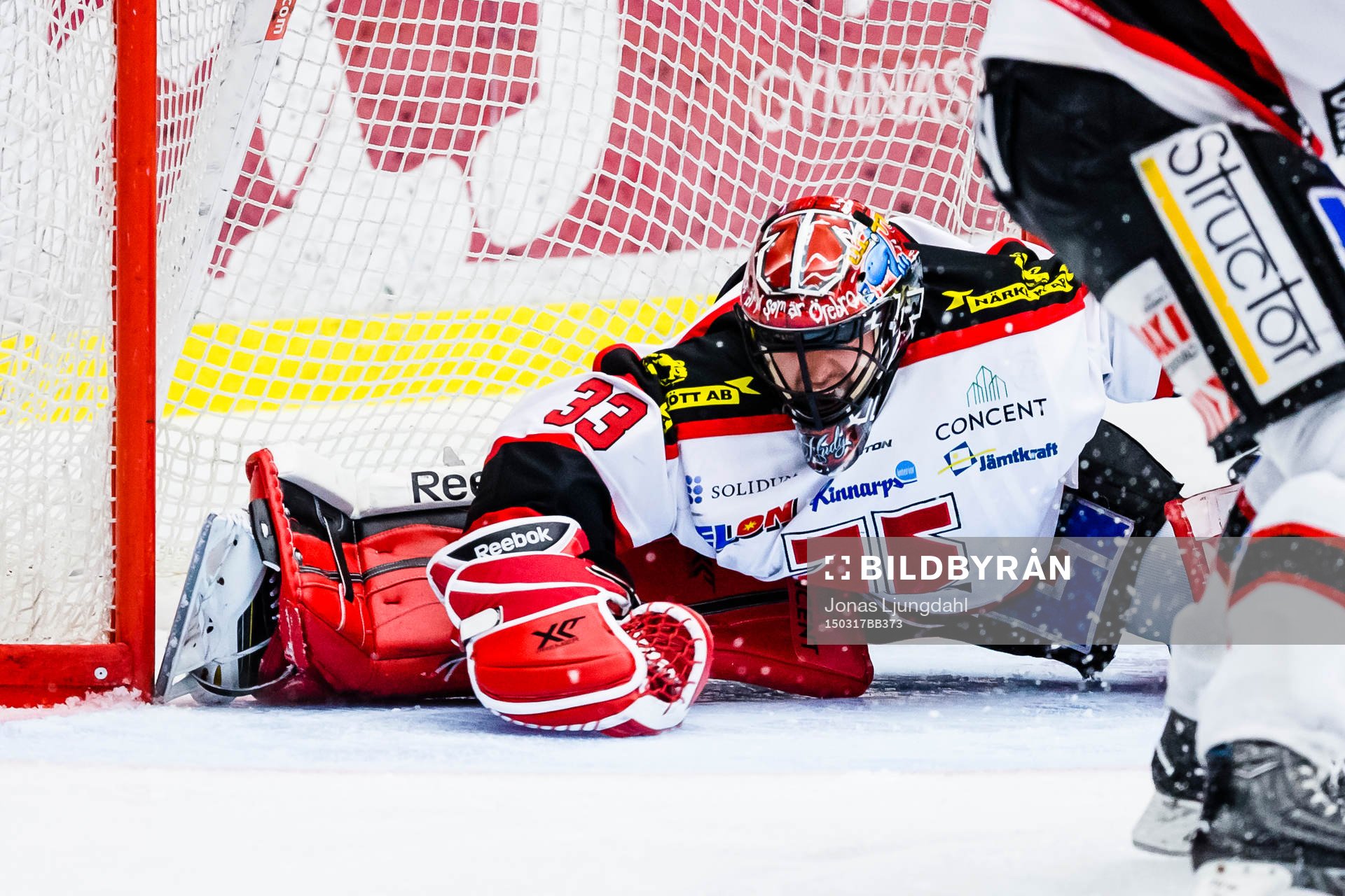 Örebros målvakt Julius Hudacek deppar
