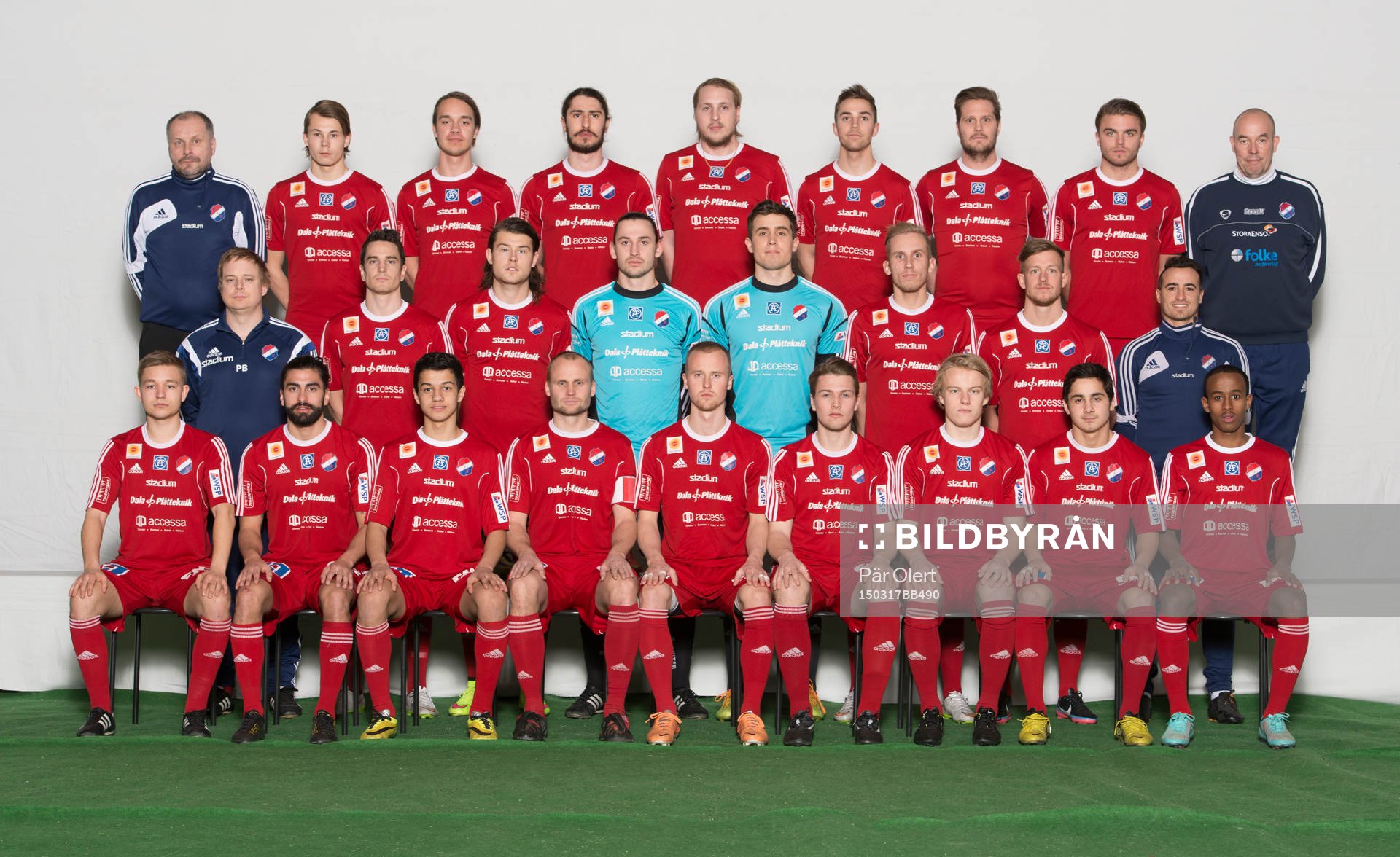 Lagbild för Kvarnsveden Div 2 Norra Svealand den 17 mars 2015 i Borlänge. Övre raden från vänster: Peter Kristofersson Målvakts tränare,Alexander Zetterström,Carl Willvock,,Tarek Laham,Marcus Åkerström,Thorbjörn Hansson,DanielÅkervall,Oskar Grönberg,Curt Olsson Lagledare. Mellersta raden från vänster:Patrik Bergström Tränare,Anders Johansson,Viktor Ekervik Eriksson,Tim Carsting,Tom Jansson,Rikard Karlsson,Christoffer Anderses,Alex Reies Tränare. Nedre raden från vänster: Per Bergström,Kalle Kayal,Ferath Tayfor,Andreas Hedlund,Stefan Lindmark,Emil Hjelte,Joakim Broman,Ishak Abika,Mustafa Nuur Ali.