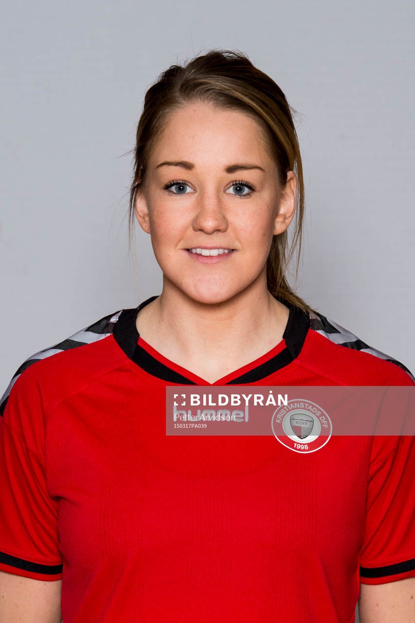 Kristianstads Mia Carlsson poserar för ett porträtt under en fotografering den 17 mars 2015 i Kristianstad.