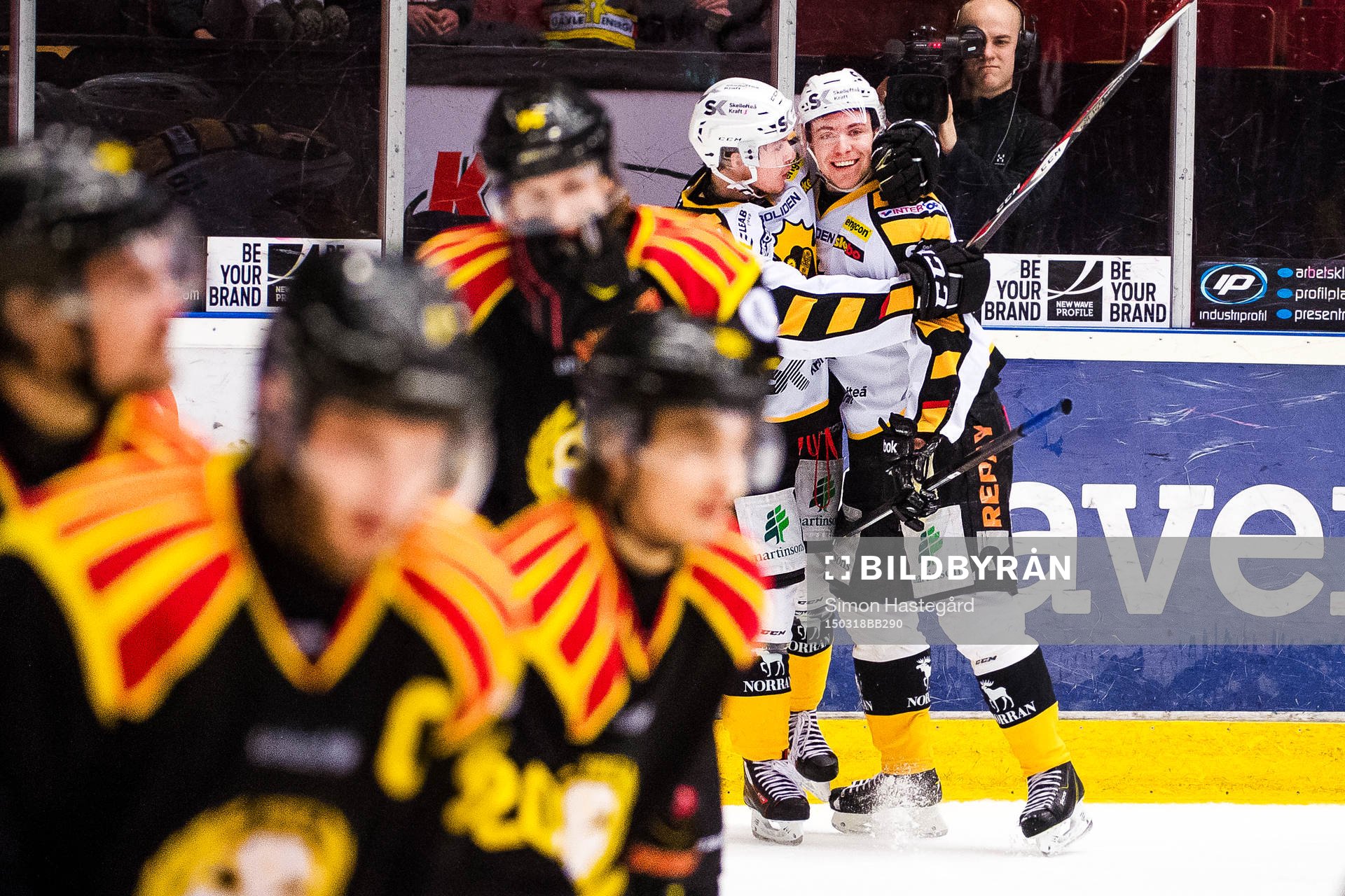 Skellefteås Andrew Calof och Pär Lindholm jublar