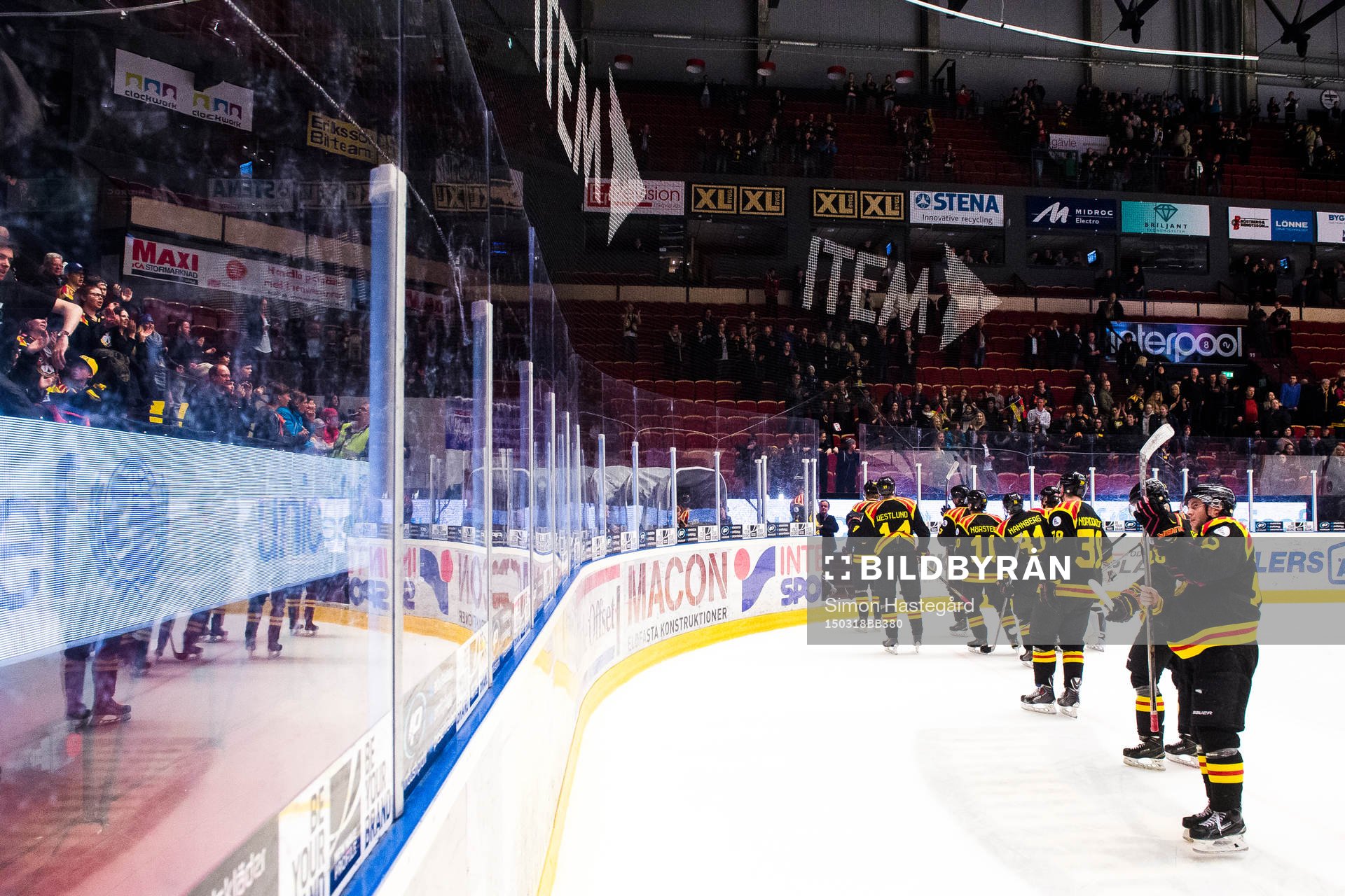 Brynäs spelare tackar publiken