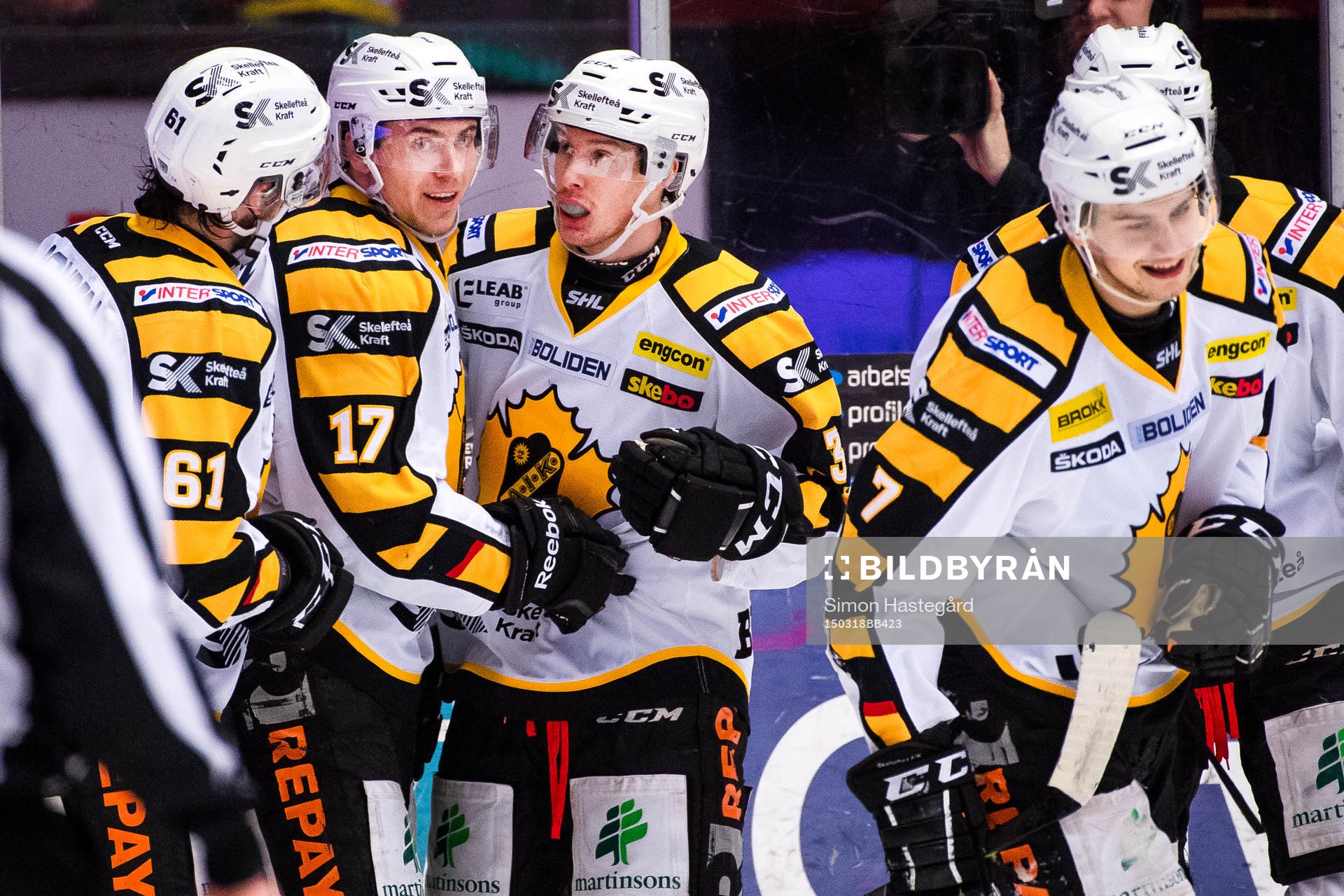 Skellefteås Pär Lindholm och Niclas Burström jublar
