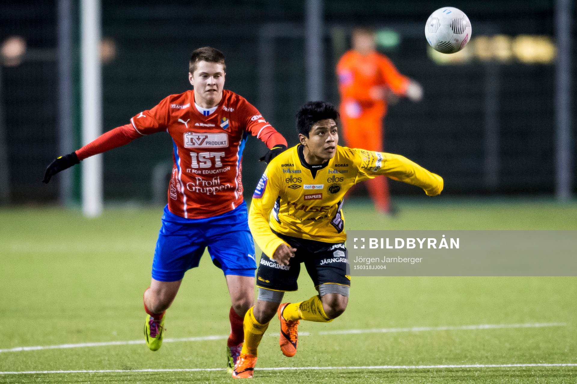 Elfsborgs David Andersson jagas av Östers Albin Ljungdahl