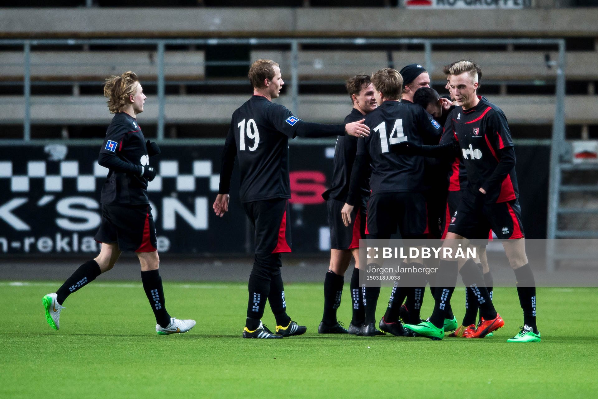 Trollhättans spelare jublar