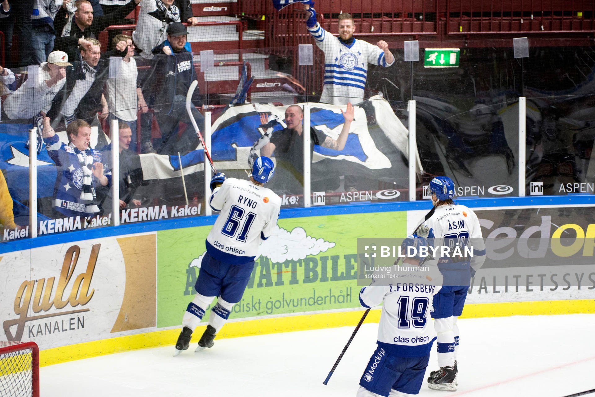 Leksands Johan Ryno firar segern med publiken