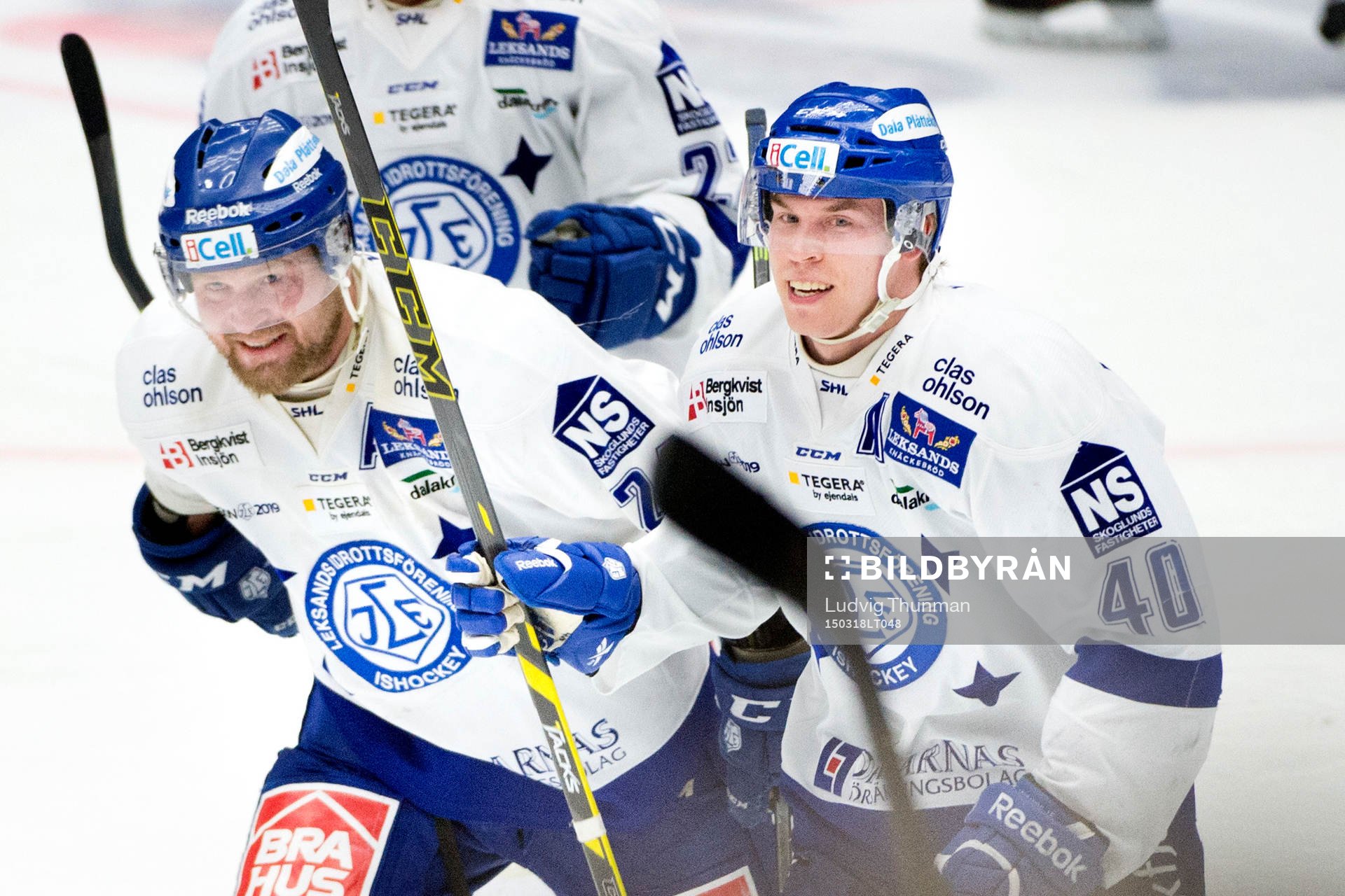 Leksands Tomi Sallinen firar 2-3 med Leksands Jonas Frögren