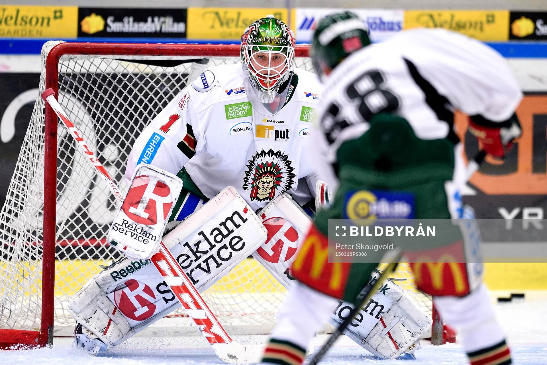 Frölundas målvakt Lars Johansson på uppvärmningen