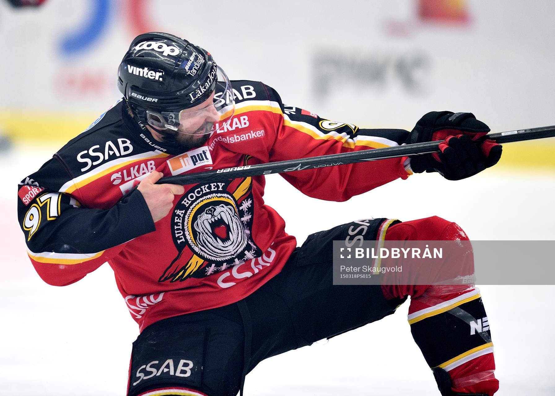 Luleås Per Ledin firar sitt 1-0 mål