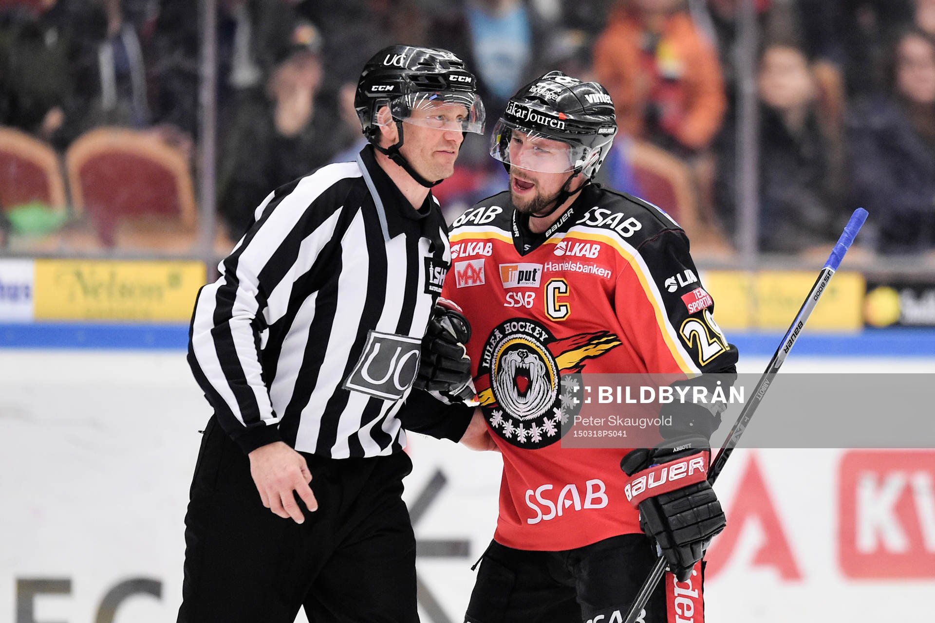 Luleås Chris Abbott får matchstraff för en knätackling