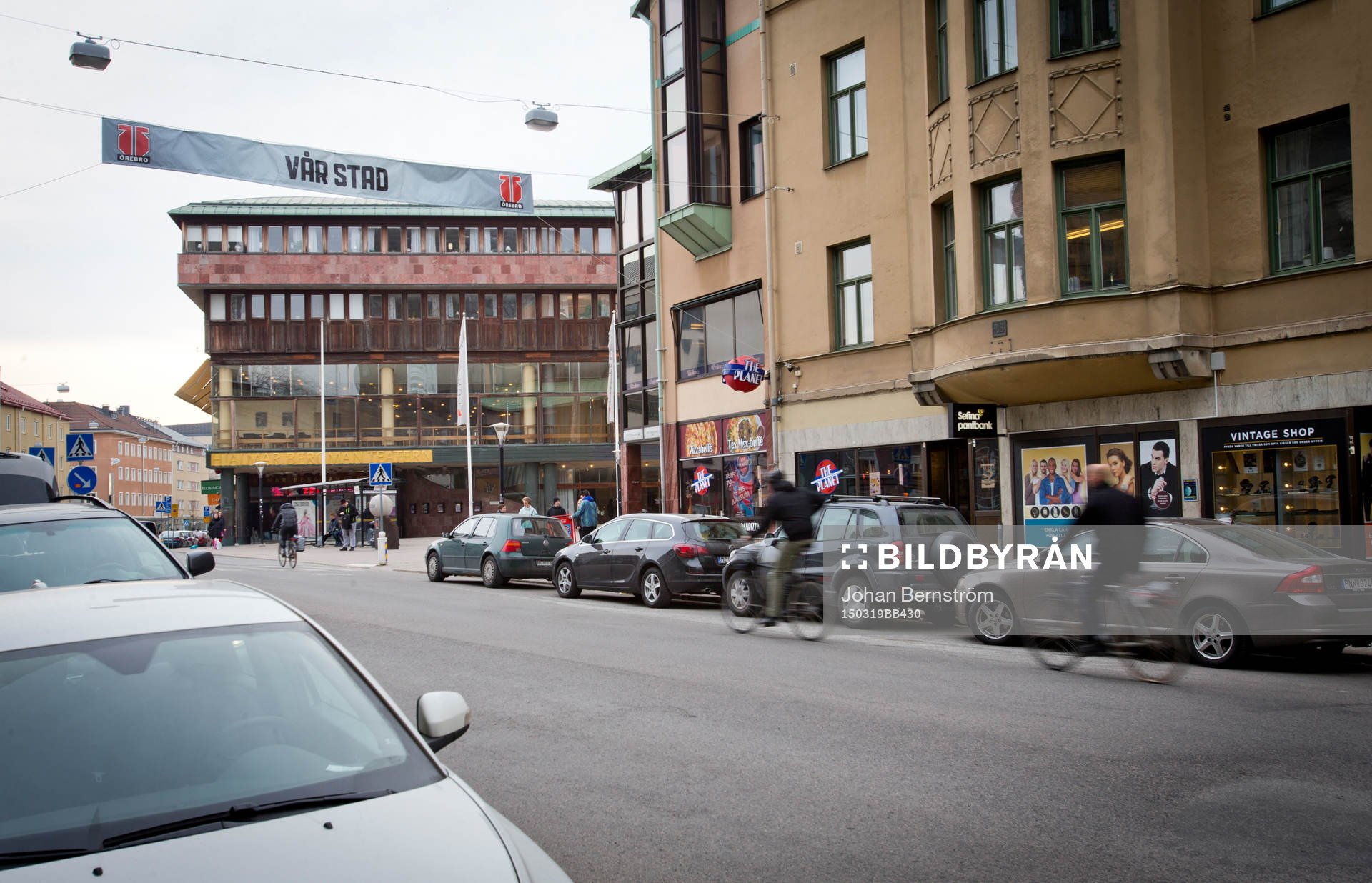 Banderoller centralt i Örebro på Drottninggatan med