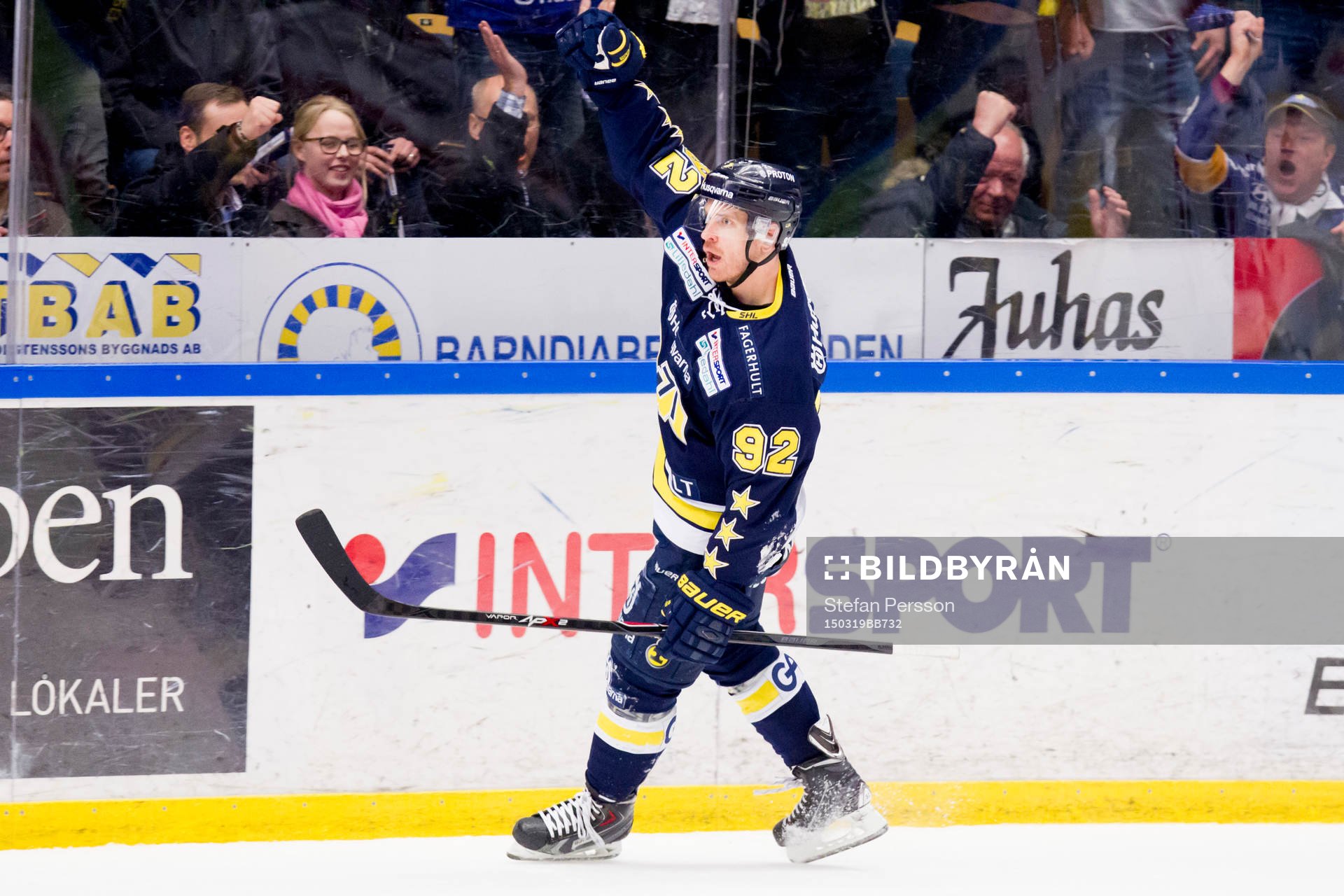 s Teemu Laine jublar