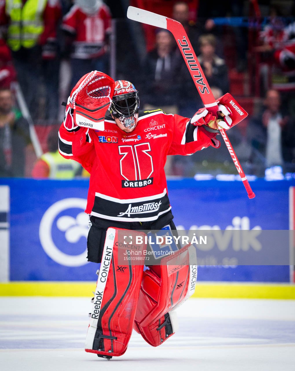 Örebros målvakt Julius Hudacek jublar