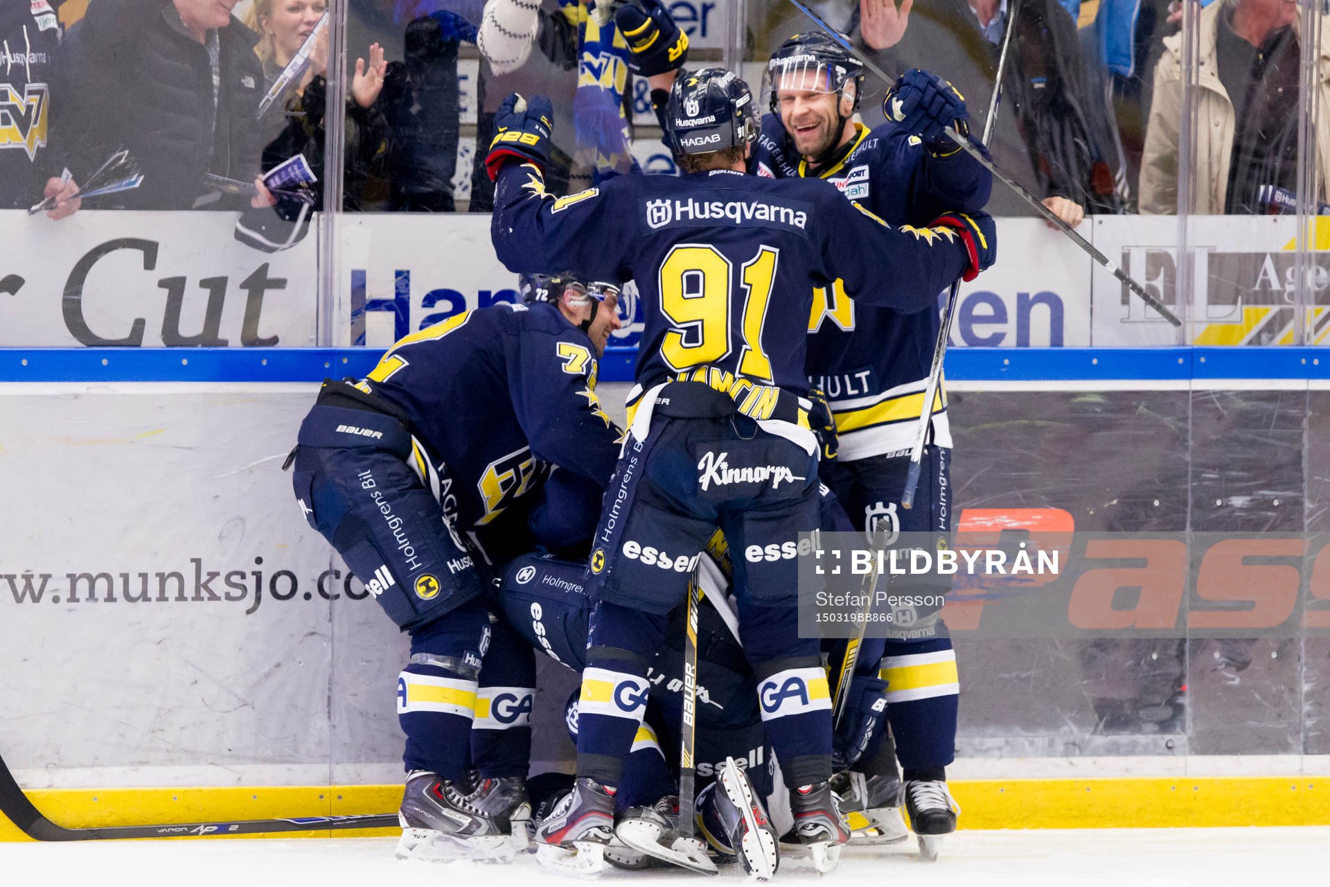 s Andreas Jämtin och Jere Karalahti jublar