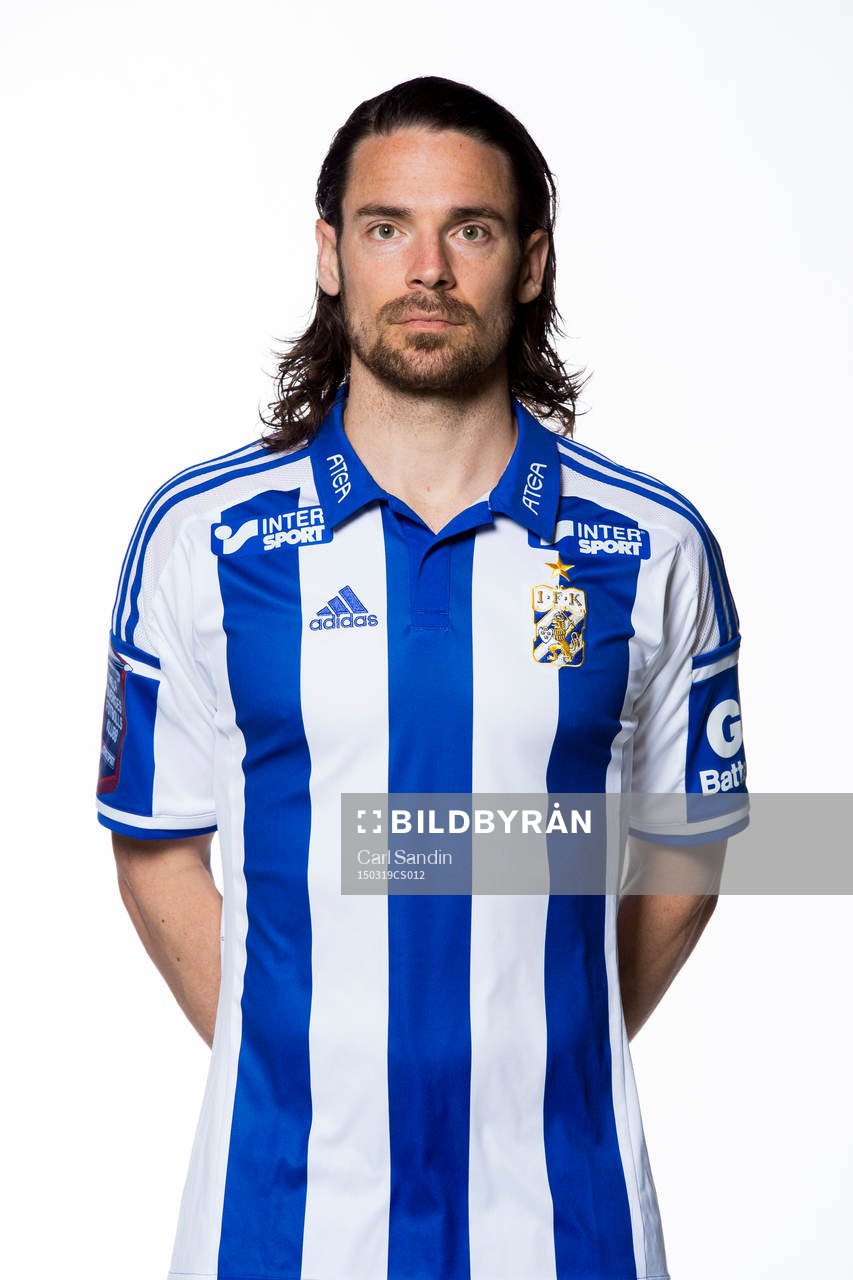 Heath Pearce poserar för ett porträtt under en fotografering med IFK Göteborg den 19 mars 2015 i Göteborg.