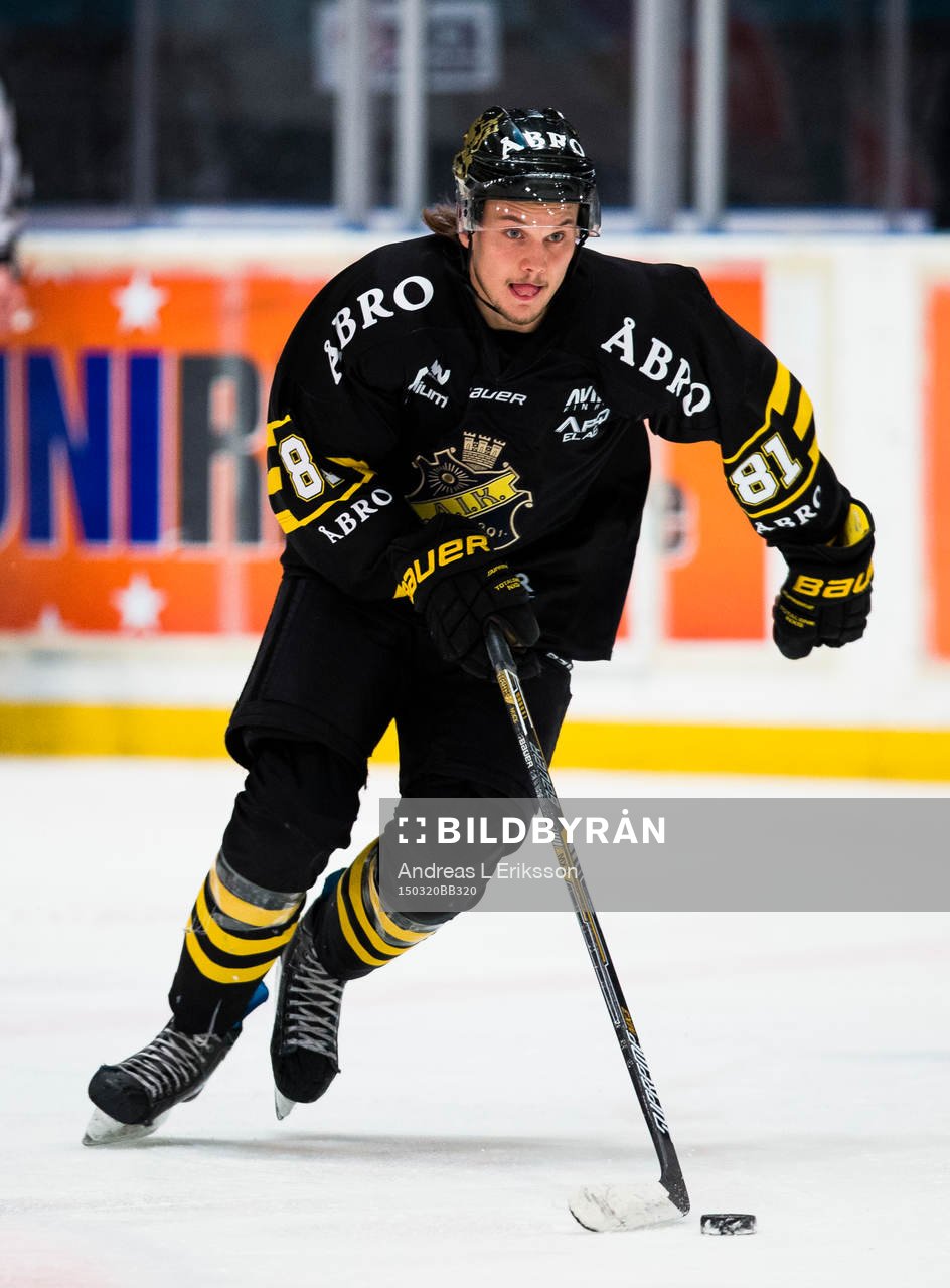 s Theodor Lennström med pucken