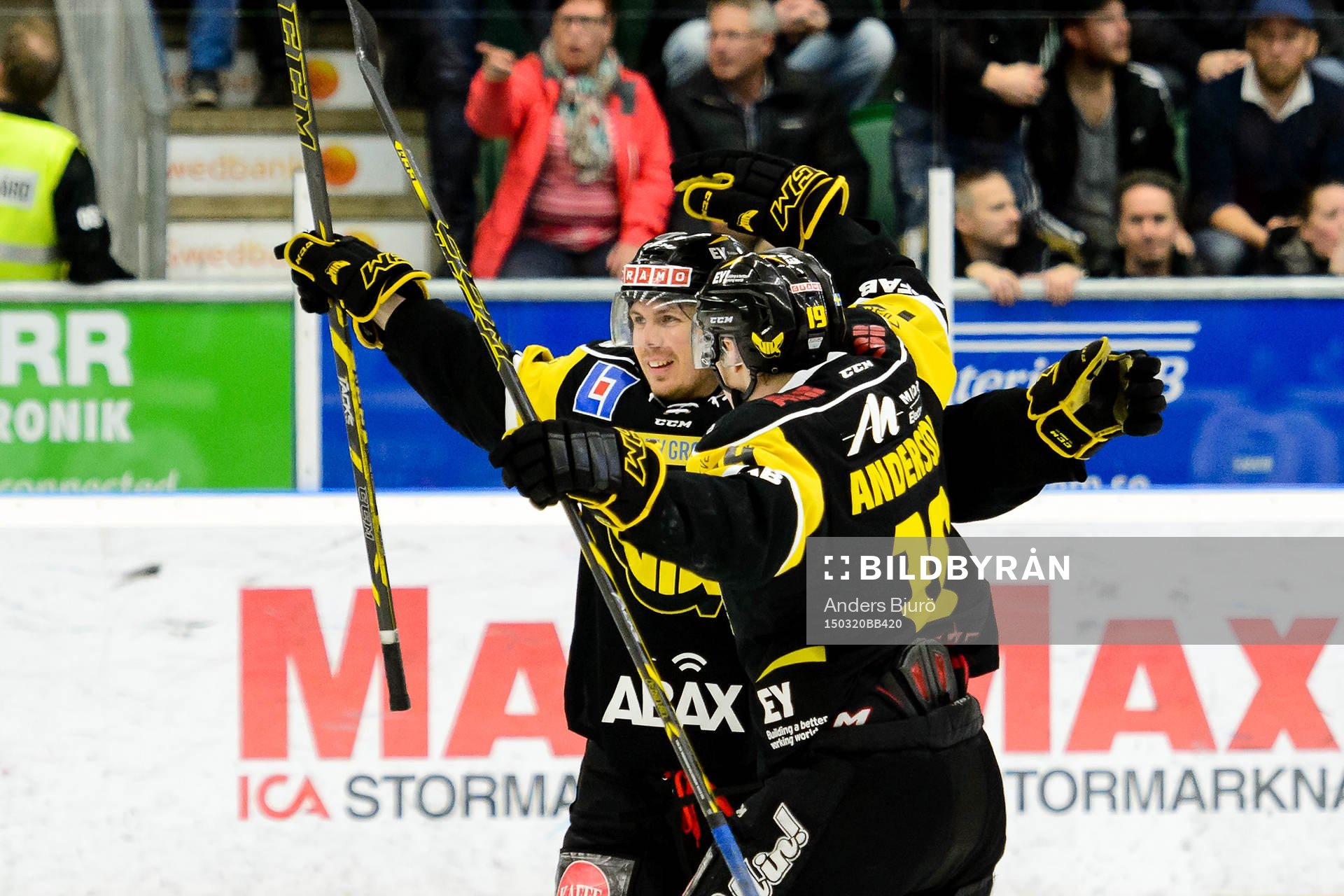 Västerås Nicholas Angell, Erik Andersson (h) firar Eddie