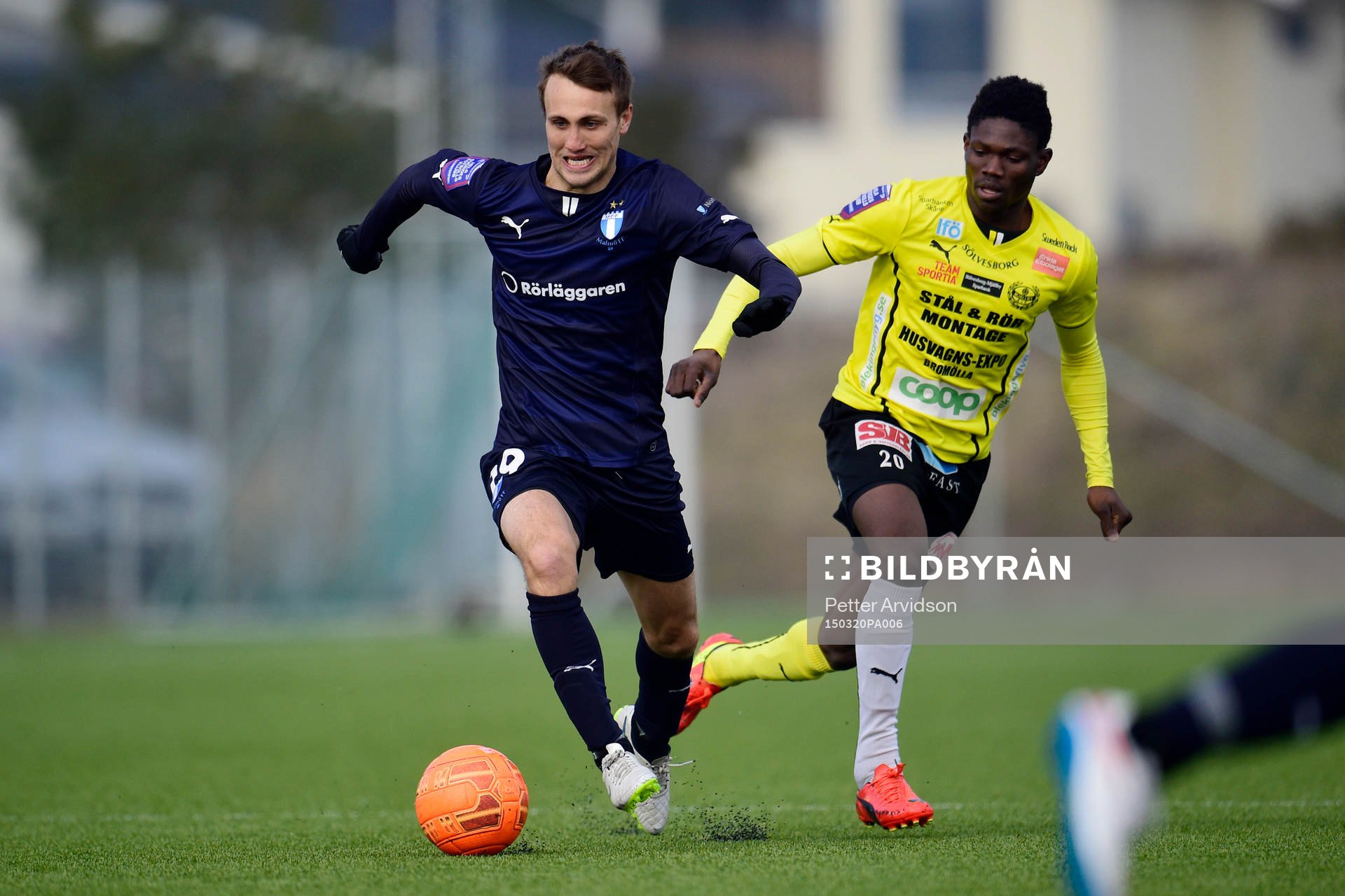 Malmö FFs Magnus Wolff Eikrem och Mjällbys Kwame Bonsu
