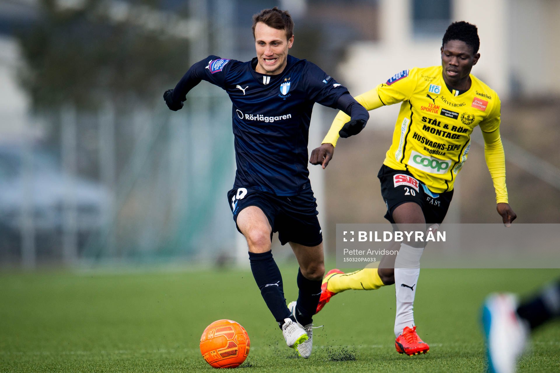 Malmö FFs Magnus Wolff Eikrem och Mjällbys Kwame Bonsu