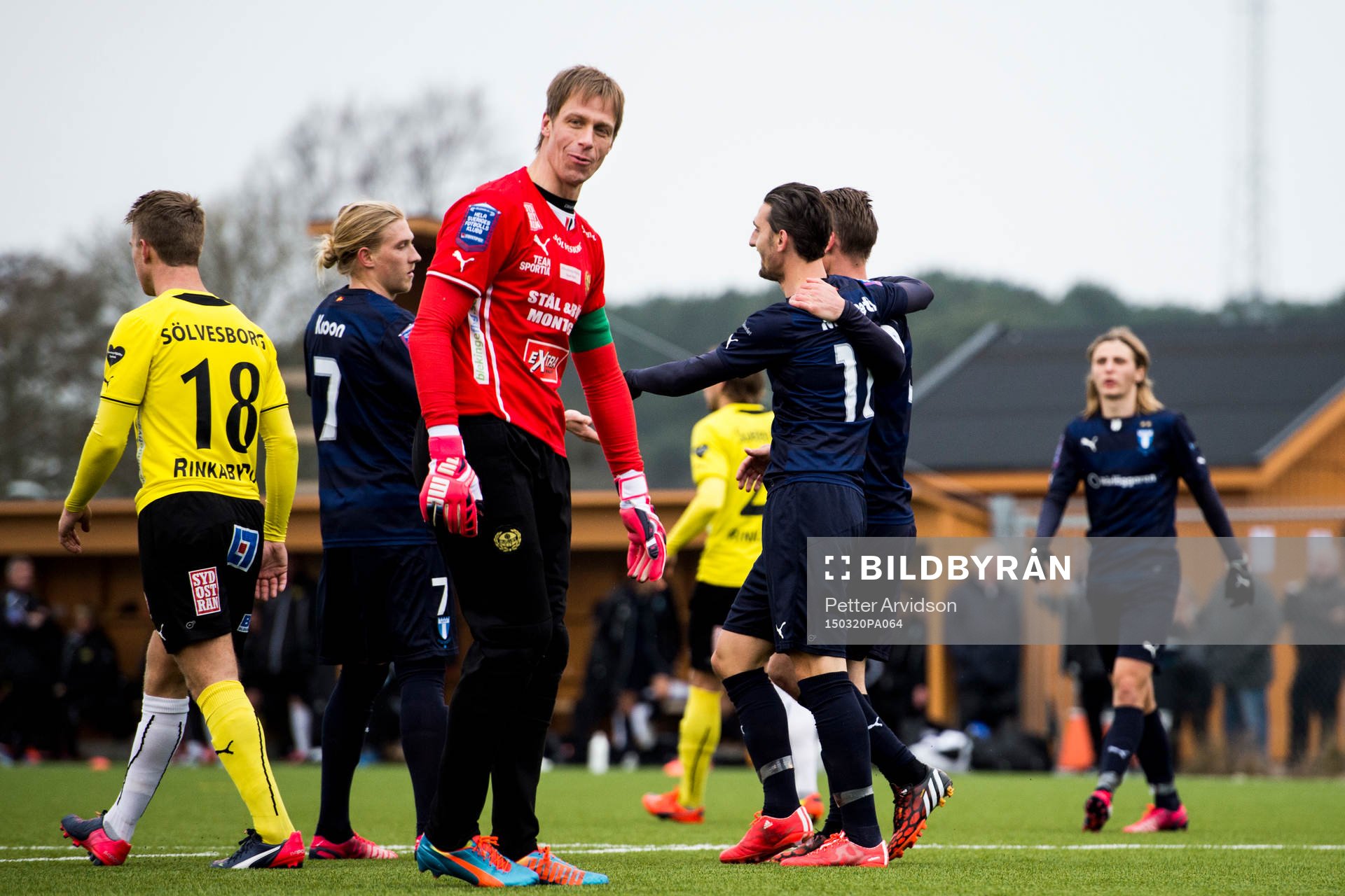 Mjällbys målvakt Mattias Asper deppar när Malmö FFs