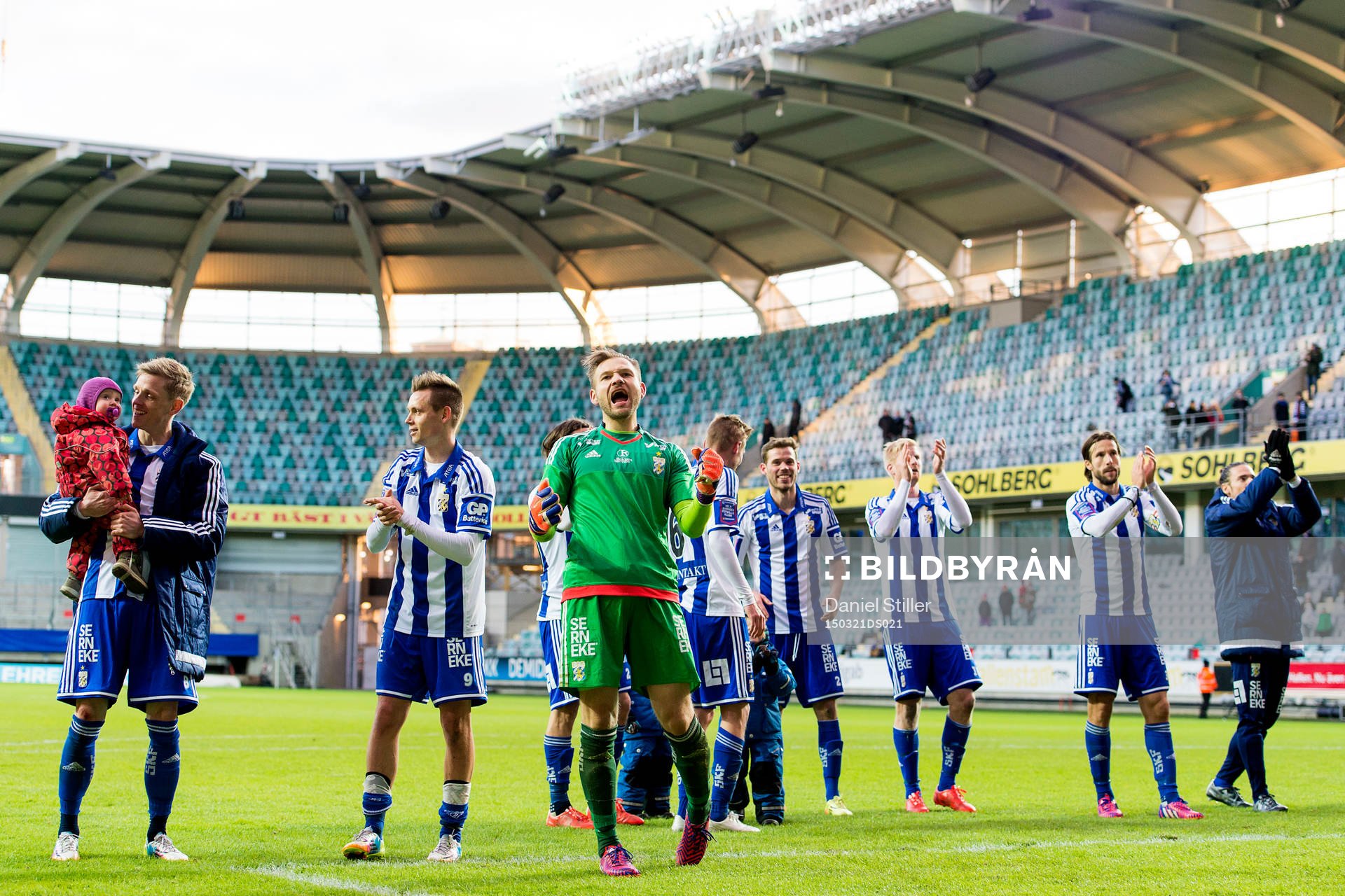 IFK Göteborgs målvakt John Alvbåge jublar