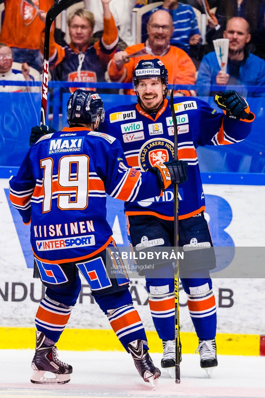Växjös Teemu Laakso firas av Tuomas Kiiskinen
