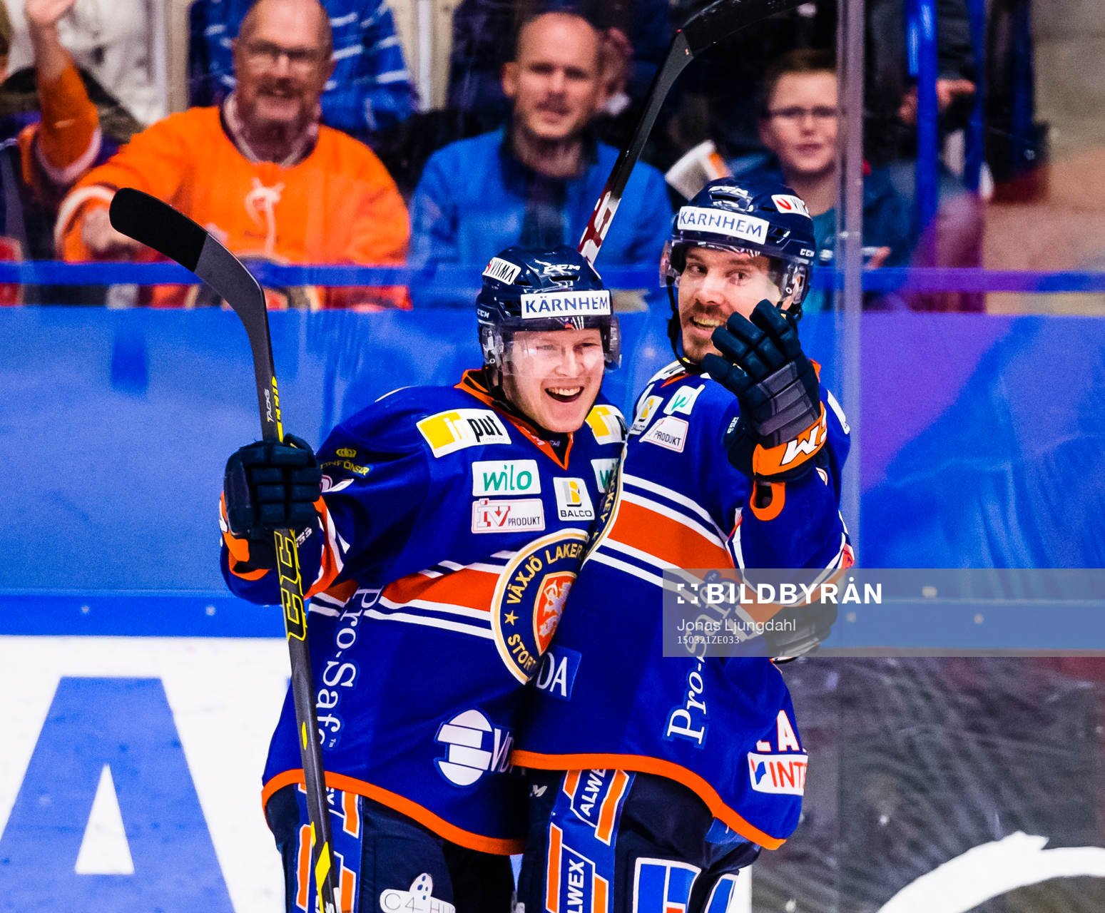 Växjös Teemu Laakso (tv) firar