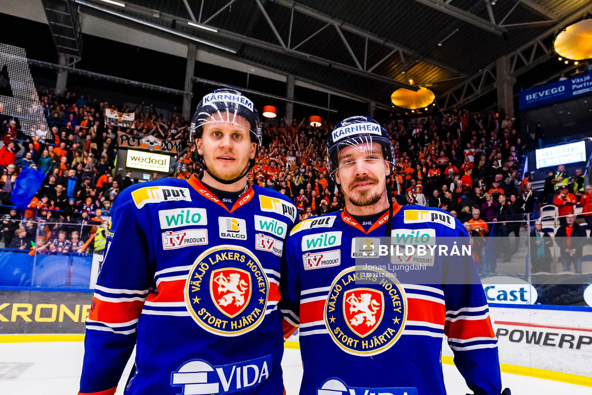 Växjös Jani Lajunen och Teemu Laakso firar