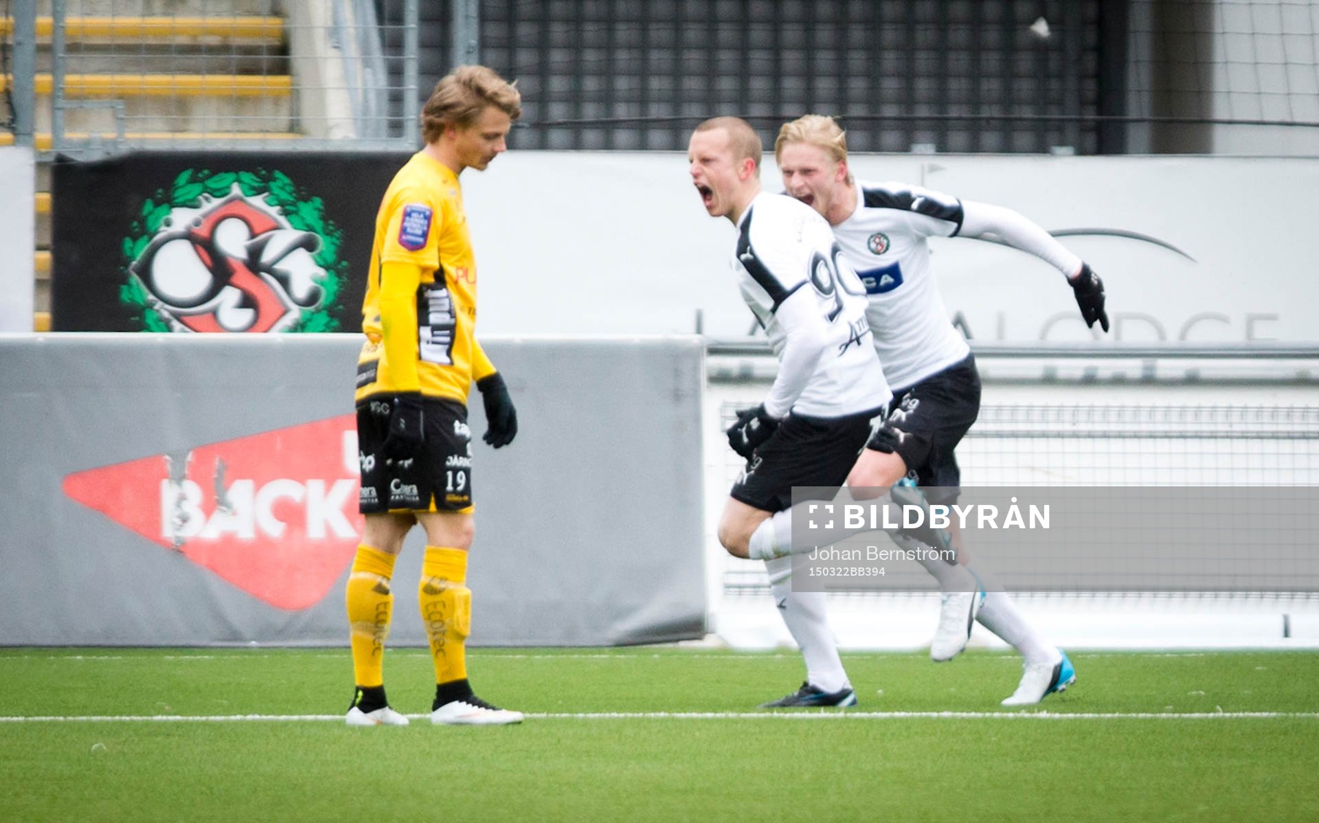 Örebros Daniel Gustavsson gör 1-0 och jublar