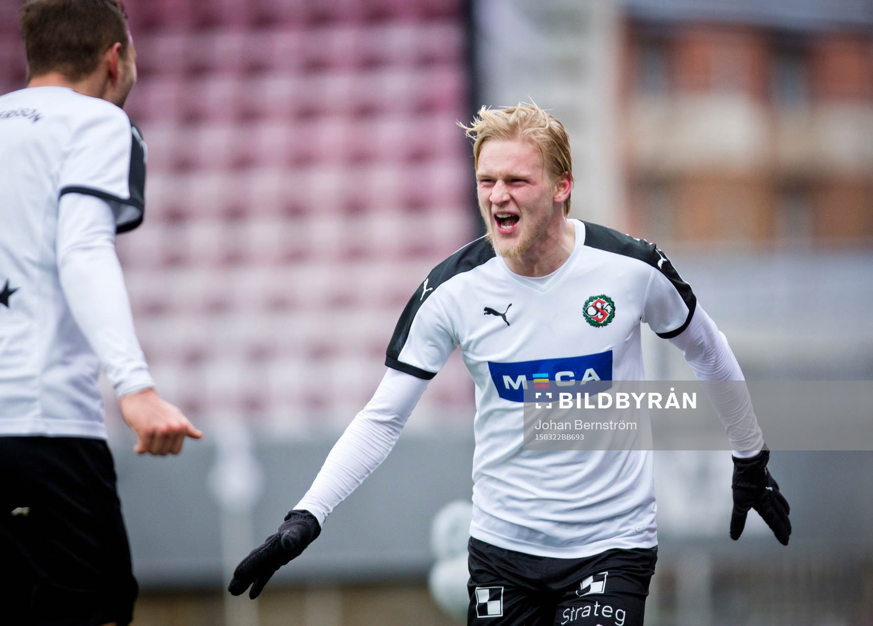 Örebros Karl Holmberg gör 2-0 och jublar med Robert