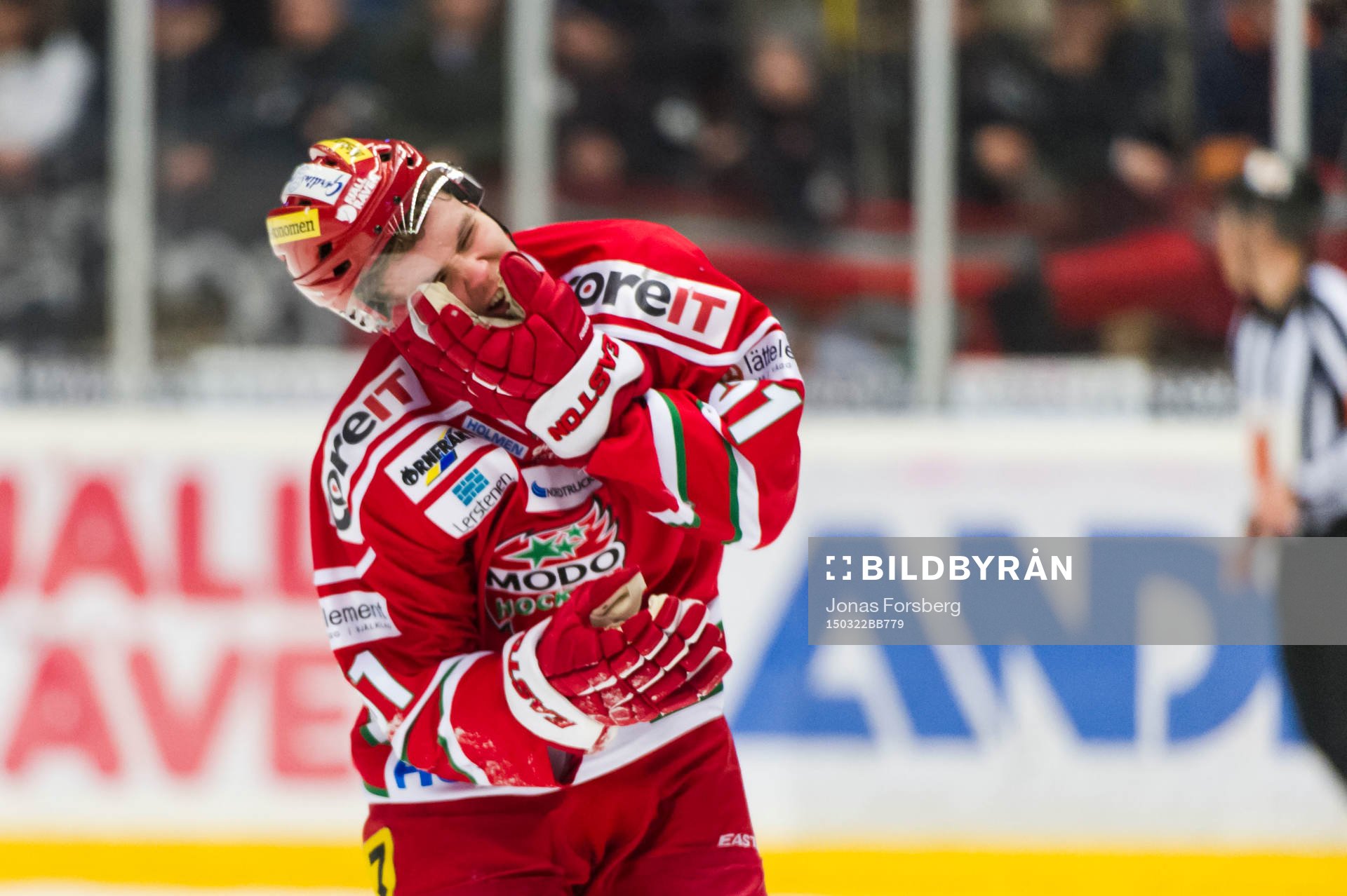 Modos Adrian Kempe skadar sig