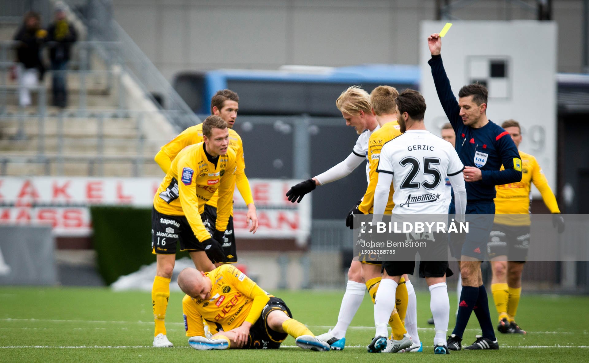 Elfsborgs Sebastian Holmén ligger ner och har ont