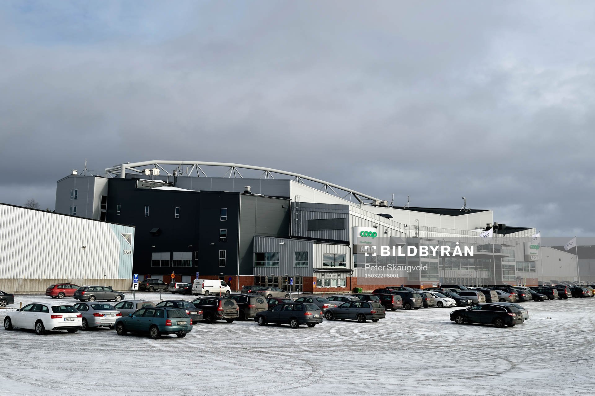 Nysnö utanför Coop Norrbotten Arena innan kvartsfinal sex