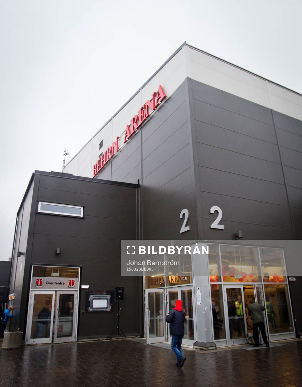 Mulet väder utanför Behrn Arena
