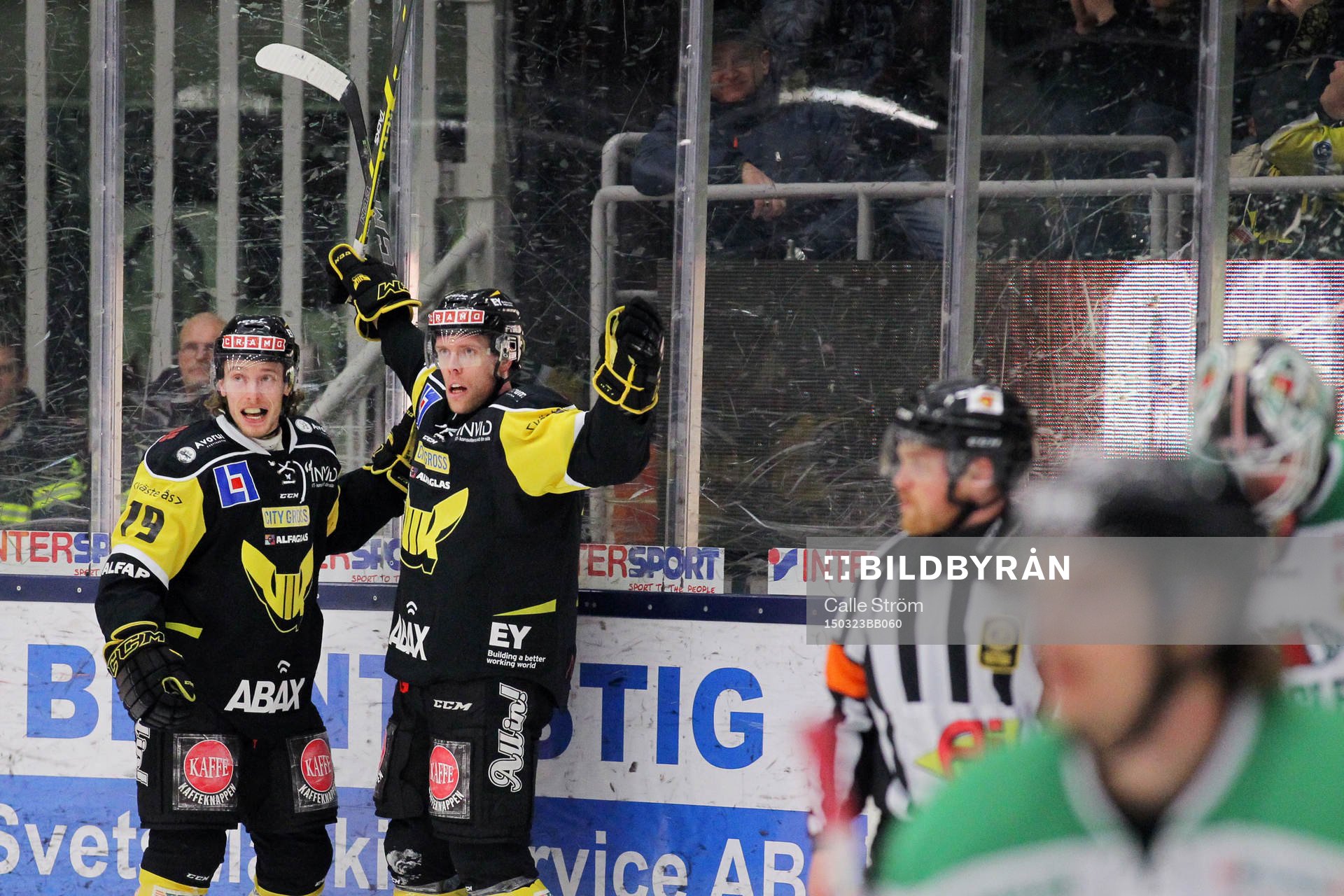 Västerås Brock Montpetit (v) och Fredrik Johansson (h)
