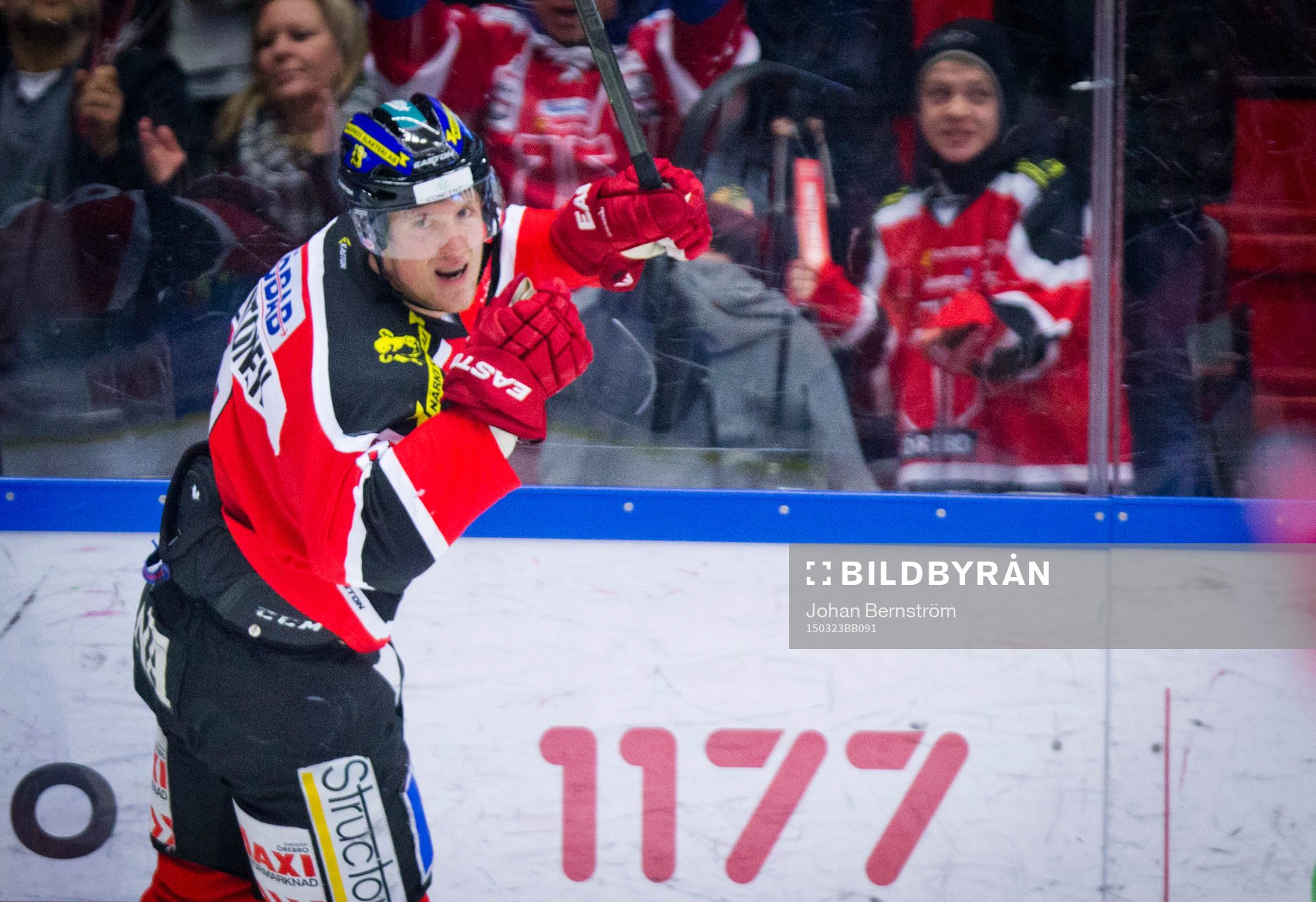 Örebros Mikko Lehtonen gör 2-2 och jublar