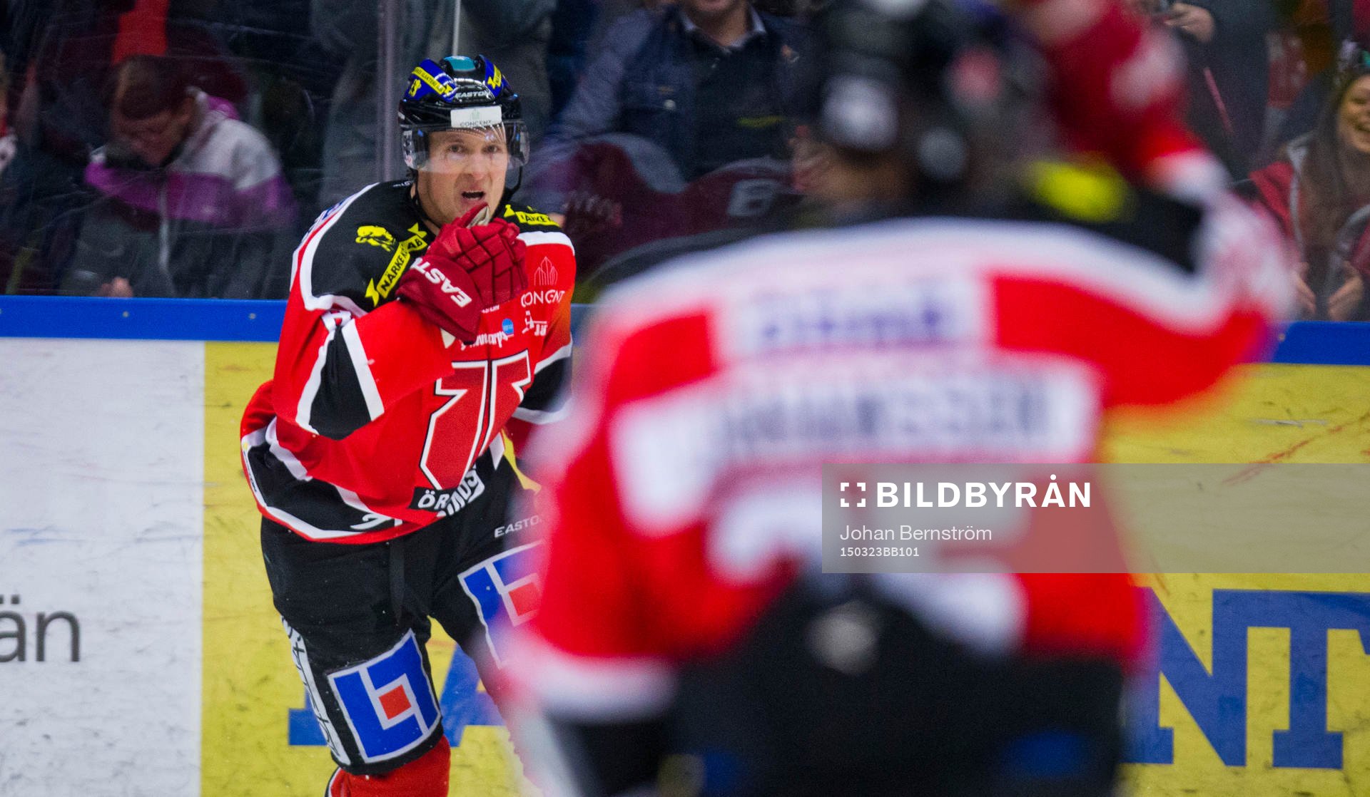 Örebros Mikko Lehtonen gör 2-2 och jublar