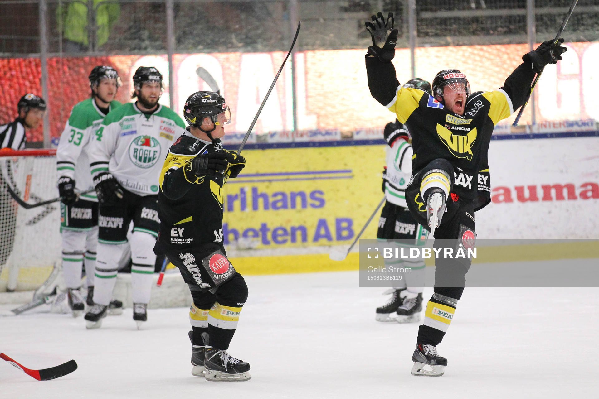 Västerås Stefan Gråhns (h) och Nicholas Angell (v) jublar