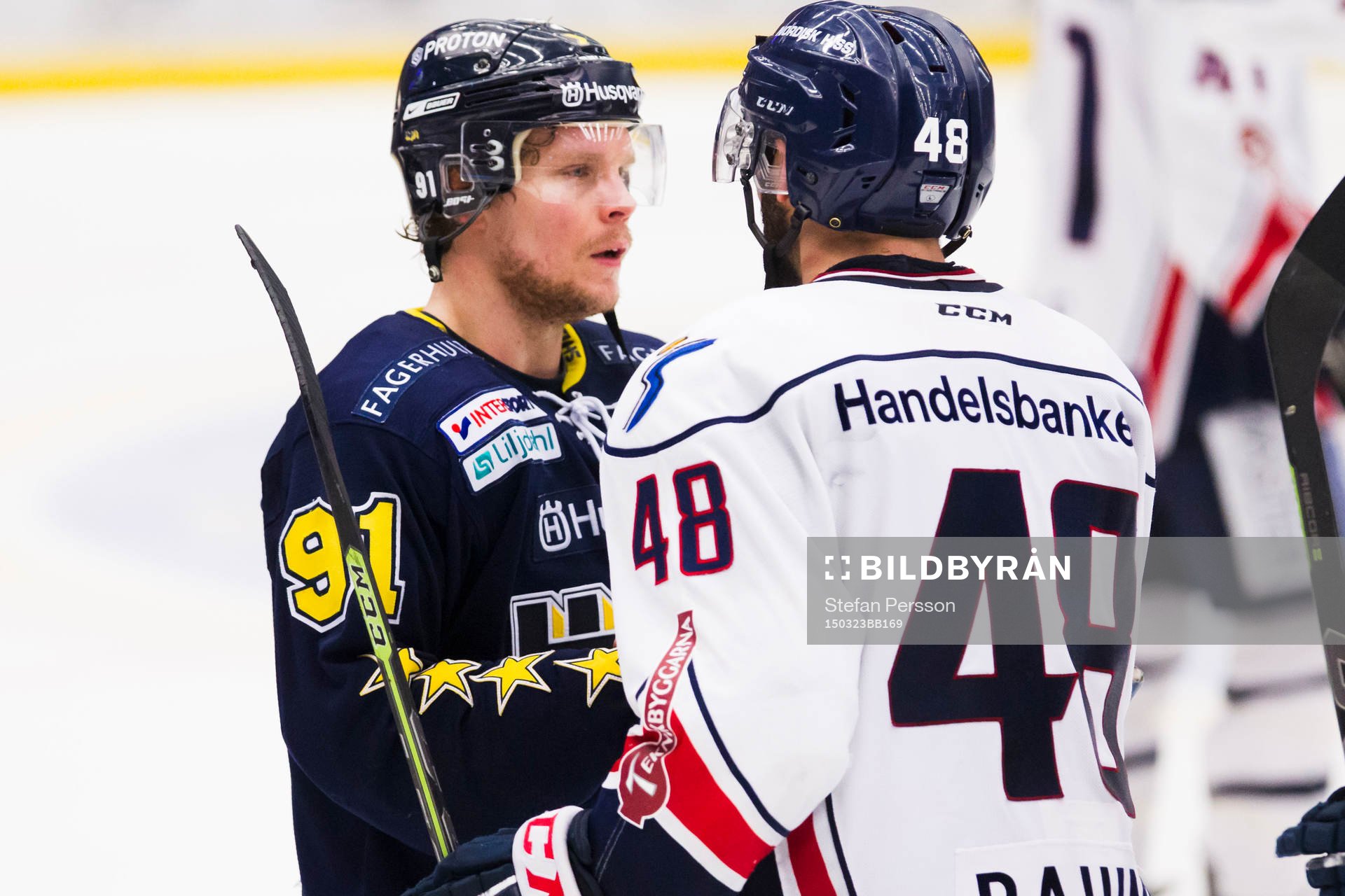 s Andreas Jämtin tackar Linköpings Daniel Rahimi
