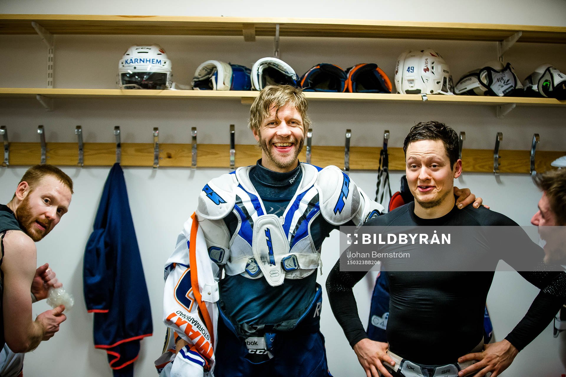 Växjös Tomi Kallio och Rhett Rakhshani jublar i