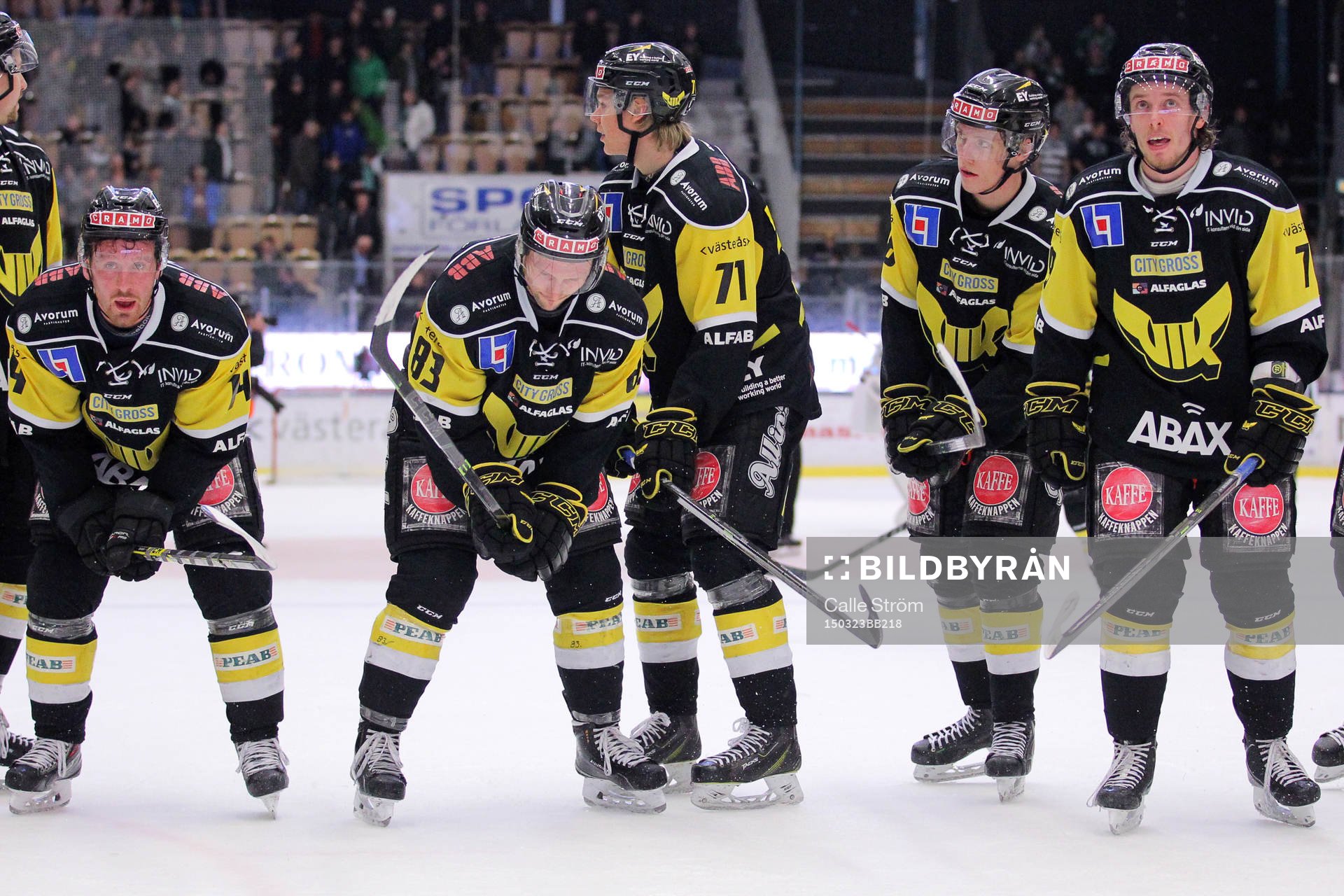 Västerås spelare Stefan Gråhns (v), Dustin Johner (mv),