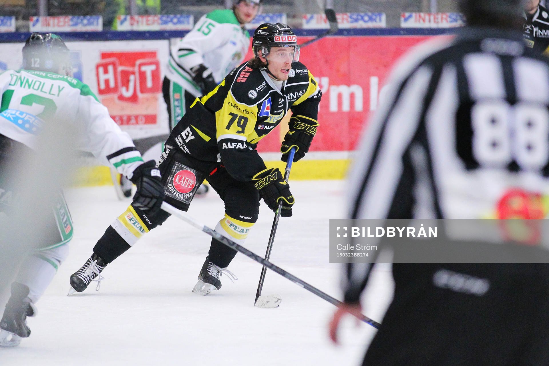 Västerås Brock Montpetit med puck