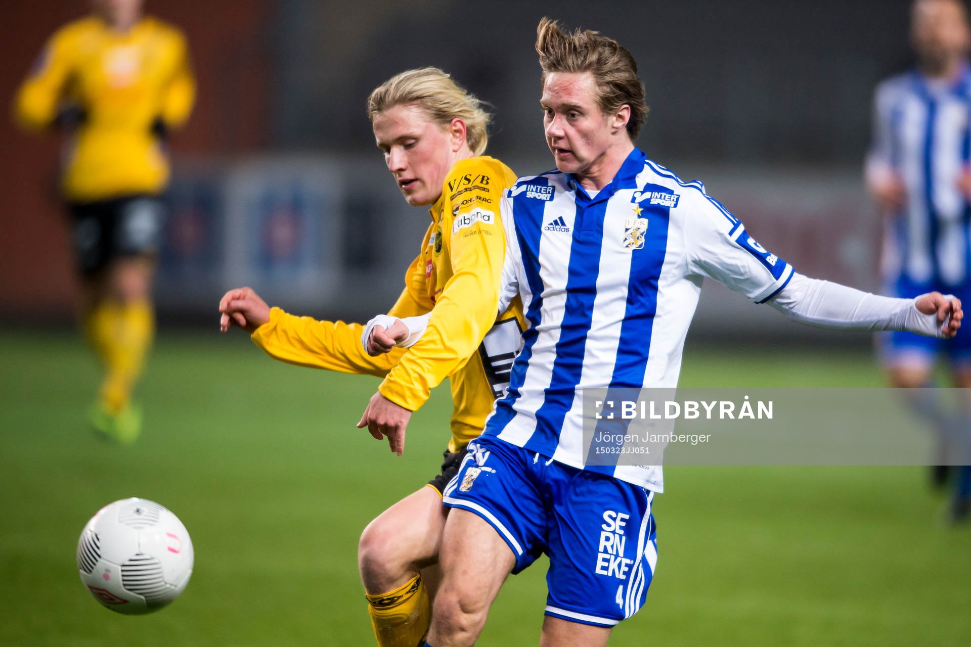Kamp mellan IFK Göteborgs Isak Edlund och Elfsborgs Viktor