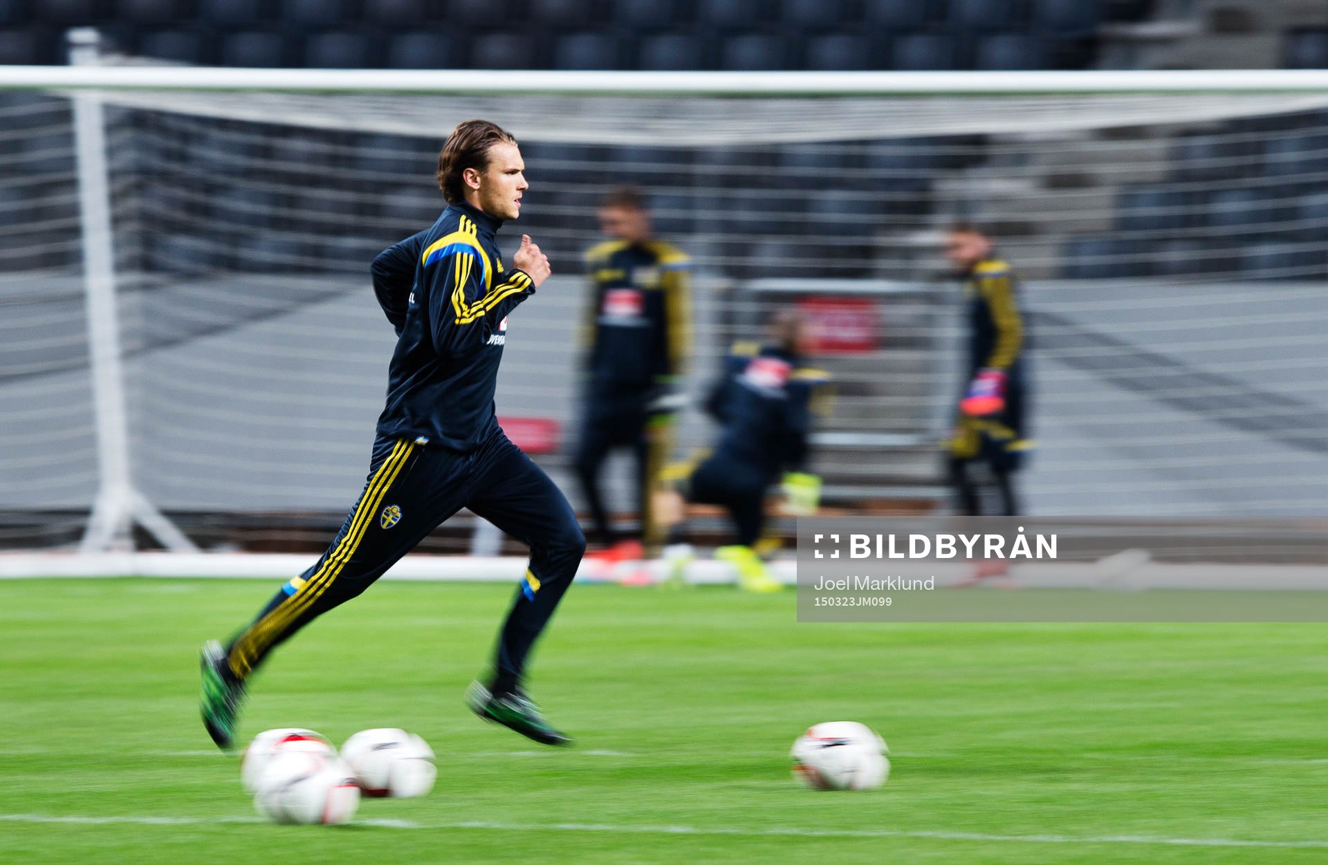 Albin Ekdal under Sveriges fotbollandslags träning den 23 mars 2015 i Stockholm.