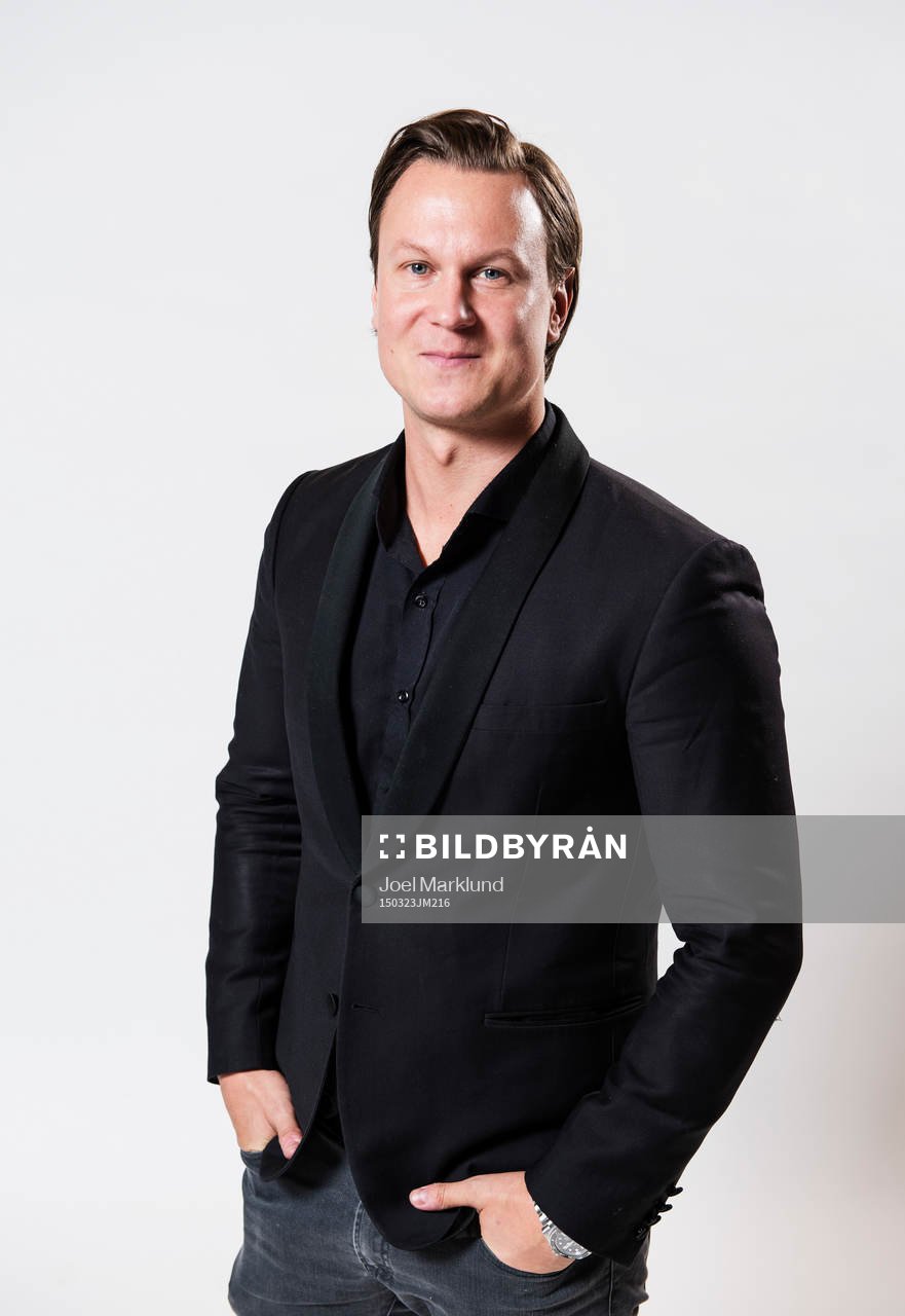 Expressens reporter Daniel Kristoffersson poserar för ett porträtt under en upptaktsträff för Allsvenskan i fotboll den 23 mars 2015 i Stockholm.