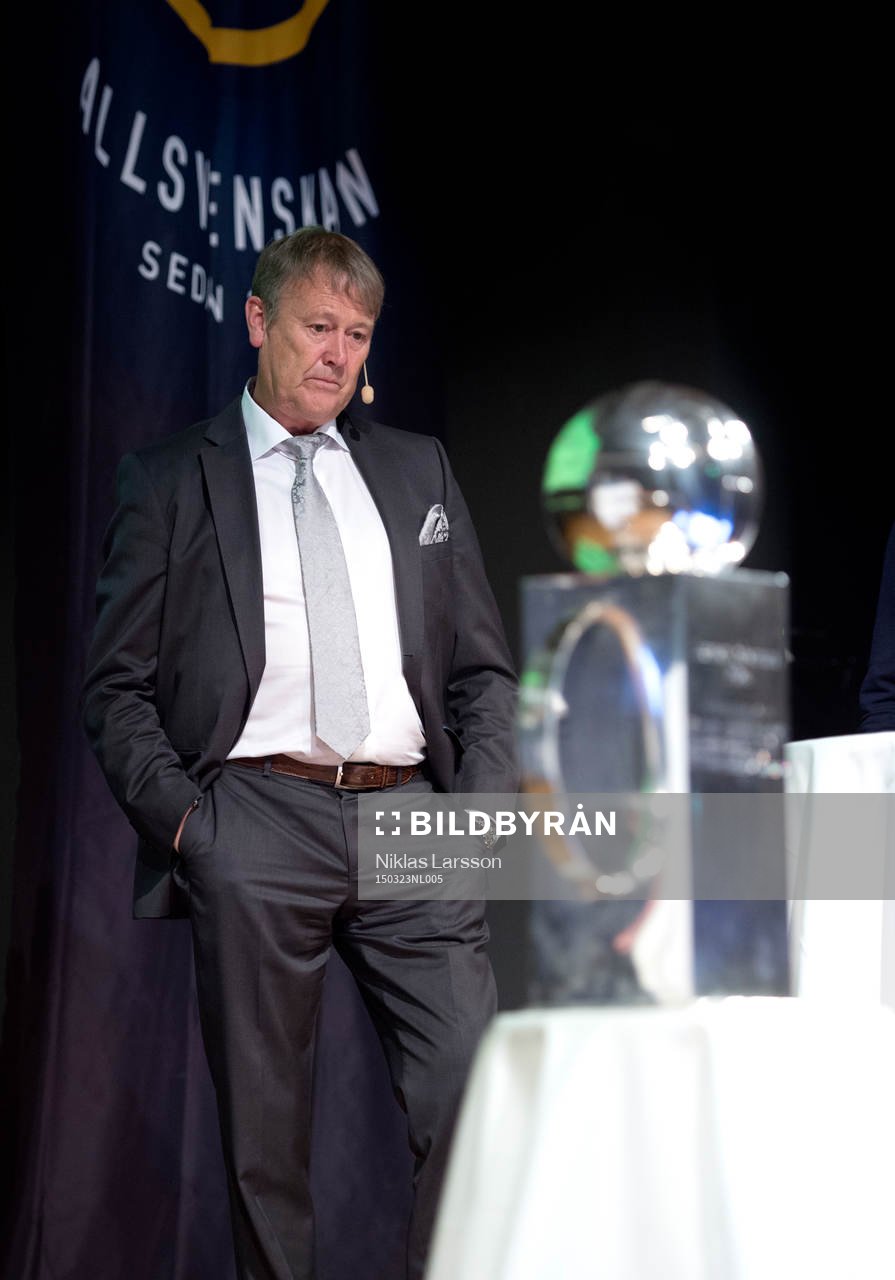 Åge Hareide, tränare Malmö med Lennart Johanssons pokal
