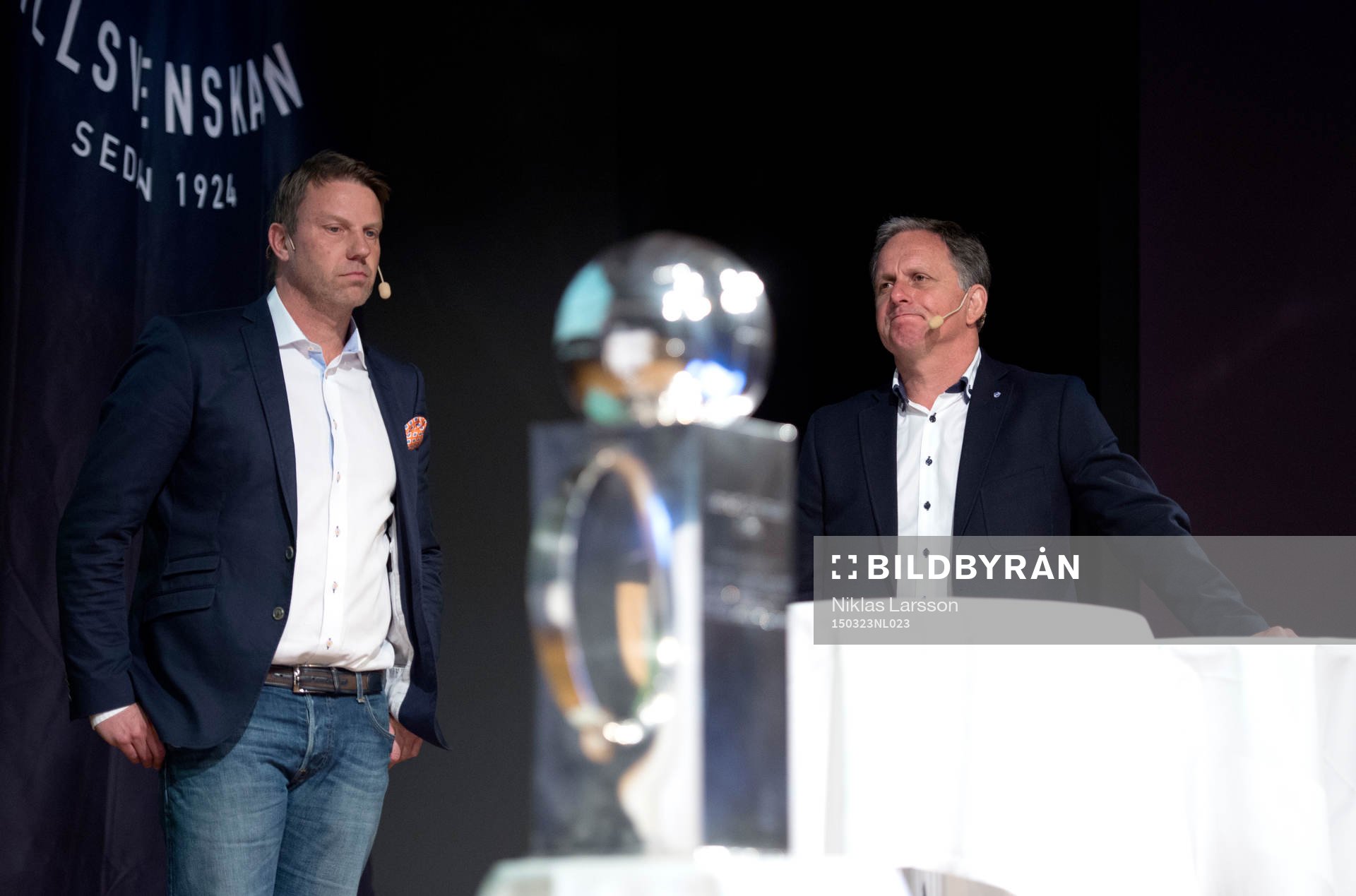 Hans Eklund, tränare Falkenberg och Jan Jönsson, tränare Halmstad under upptaktsträffen inför Allsvenskan i fotboll den 23 mars 2015 i Stockholm.