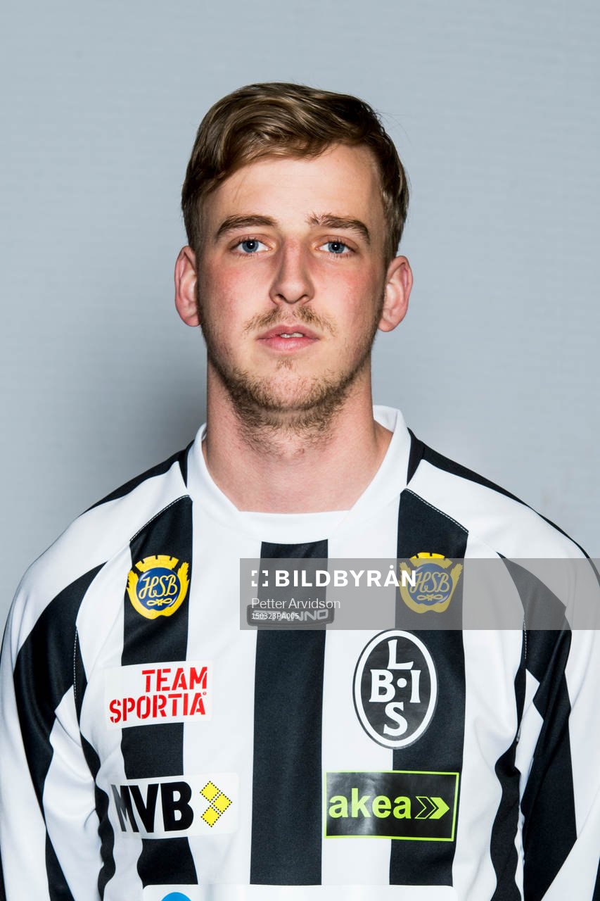 Landskronas Viktor Svensson poserar för ett porträtt under en fotografering den 23 mars 2015 i Landskrona.