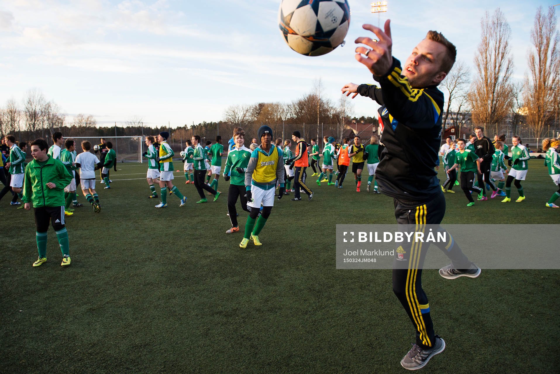 Sebastian Larsson slänger sig