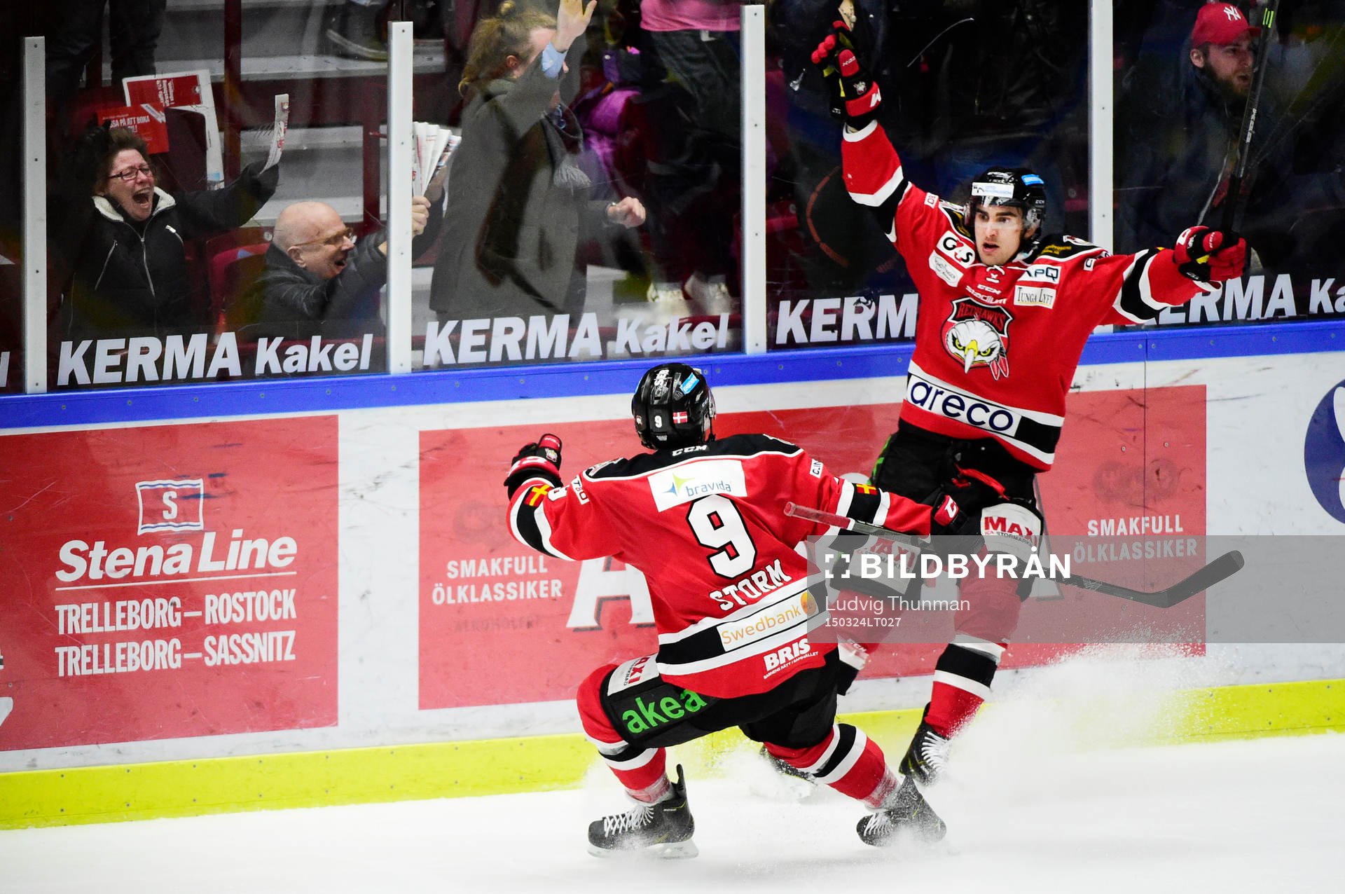 Malmö Redhawks Frederik Storm och Nils Andersson jublar
