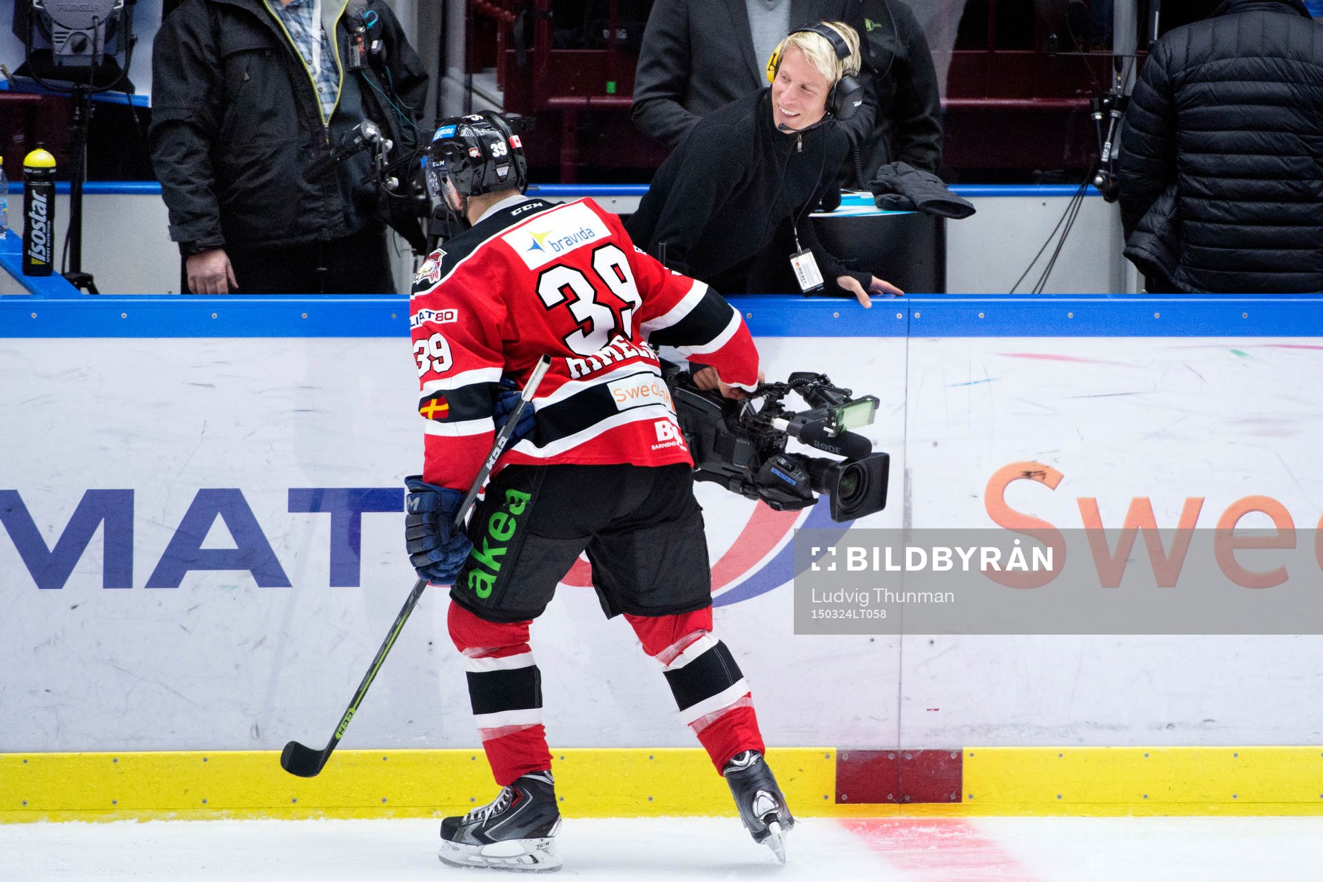 Malmö Redhawks Eric Himelfarb lyfter upp Viasats